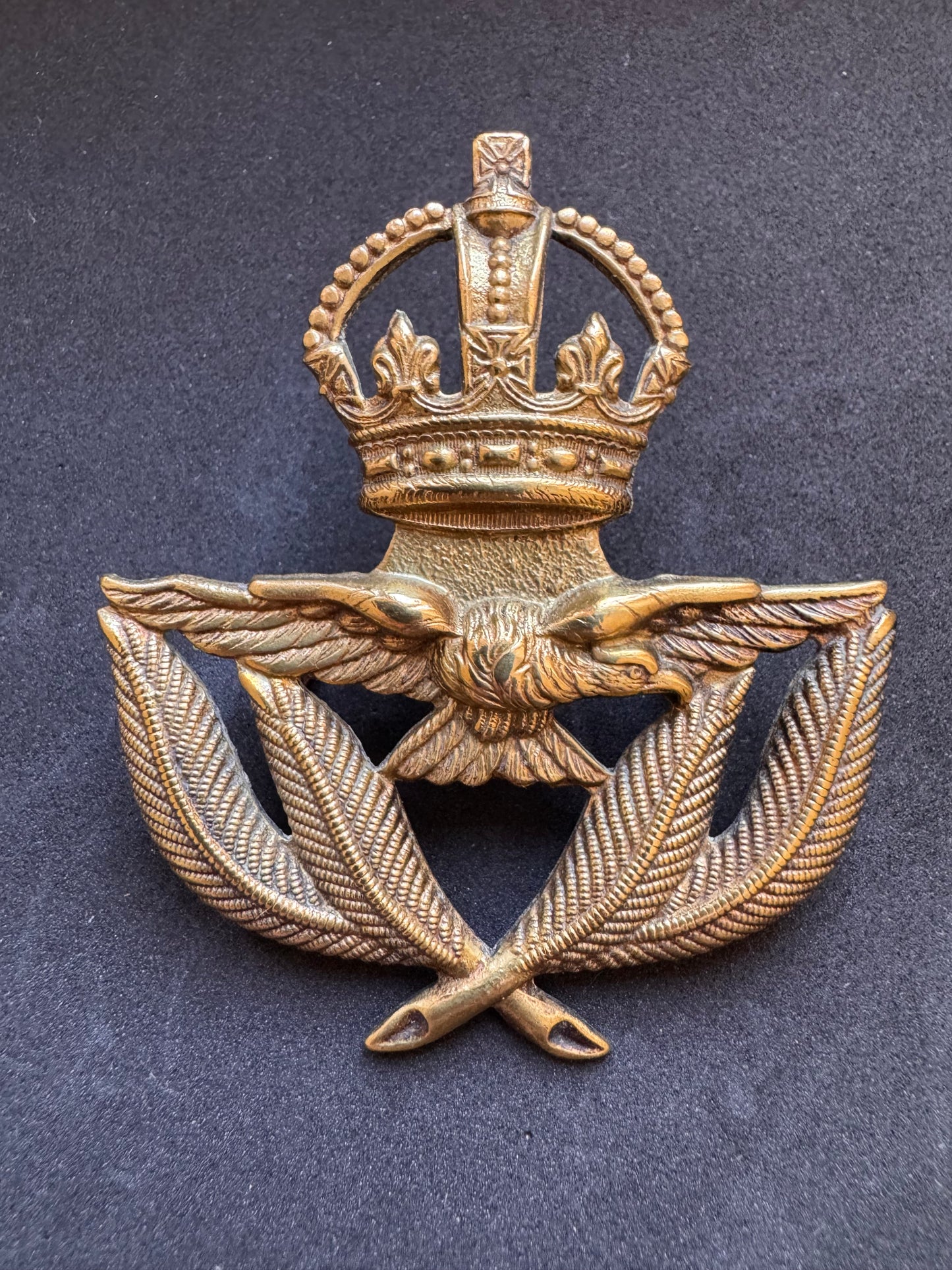 Photo 1 of WW2 British Royal Air Force Warrant Officer's Cap Badge RAF - collectible militaria item