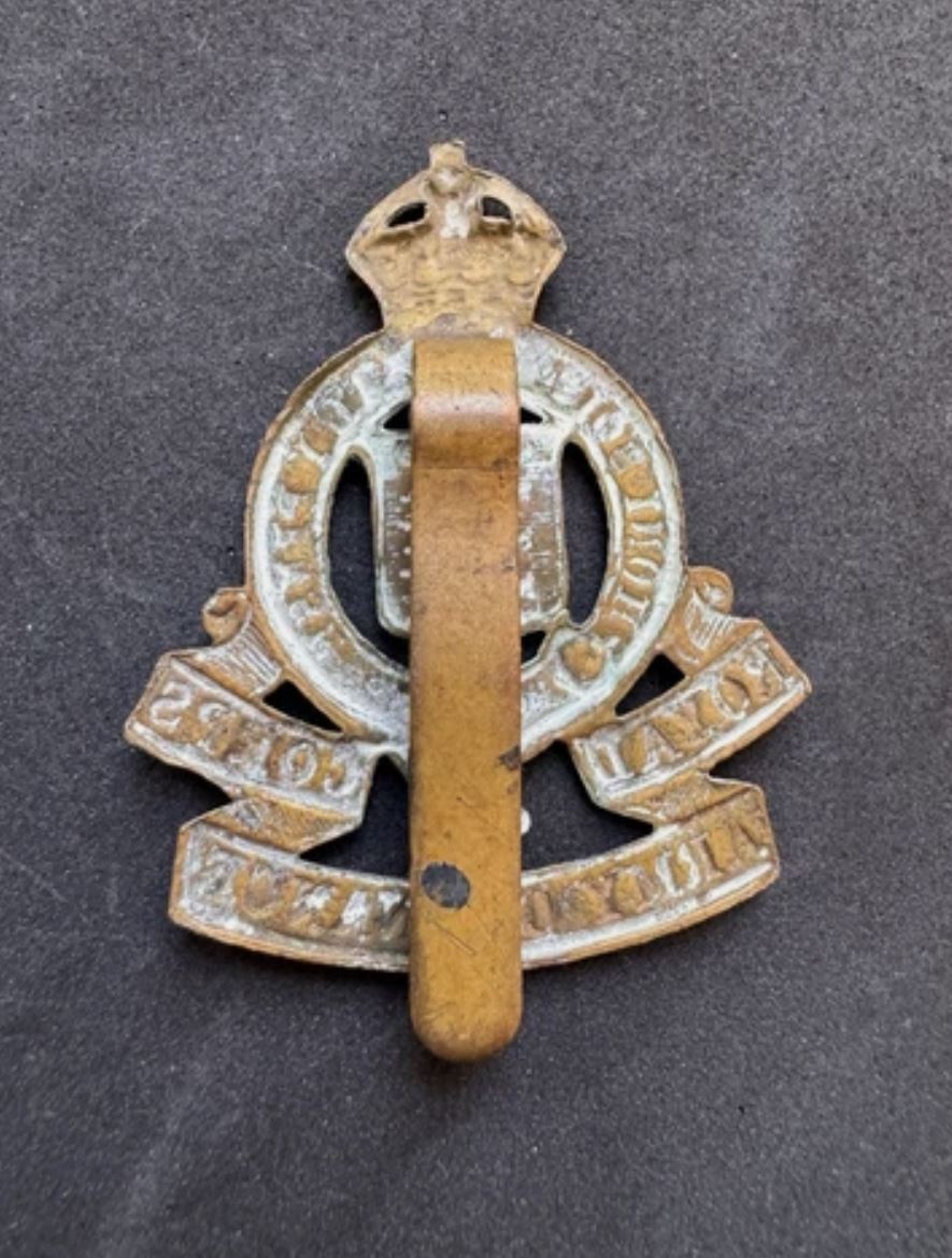 Photo 2 of WW2 British Royal Army Ordnance Corps Cap Badge RAOC - collectible militaria item