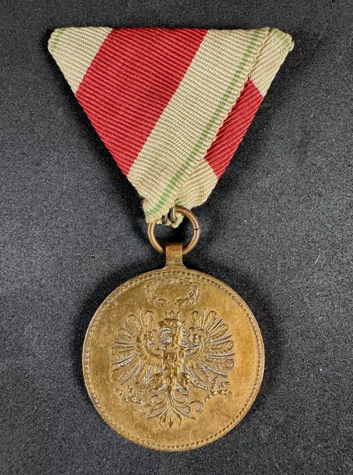 Photo 1 of WW1 Austrian Medal for the Defense of Tirol (Tyrol) 1914 1918 - collectible militaria item