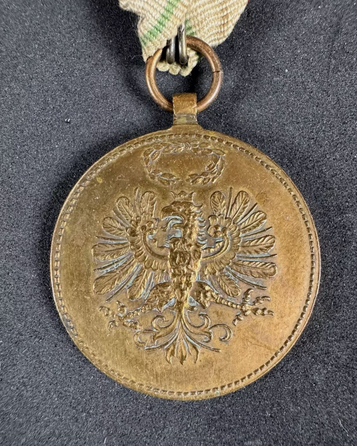 Photo 2 of WW1 Austrian Medal for the Defense of Tirol (Tyrol) 1914 1918 - collectible militaria item