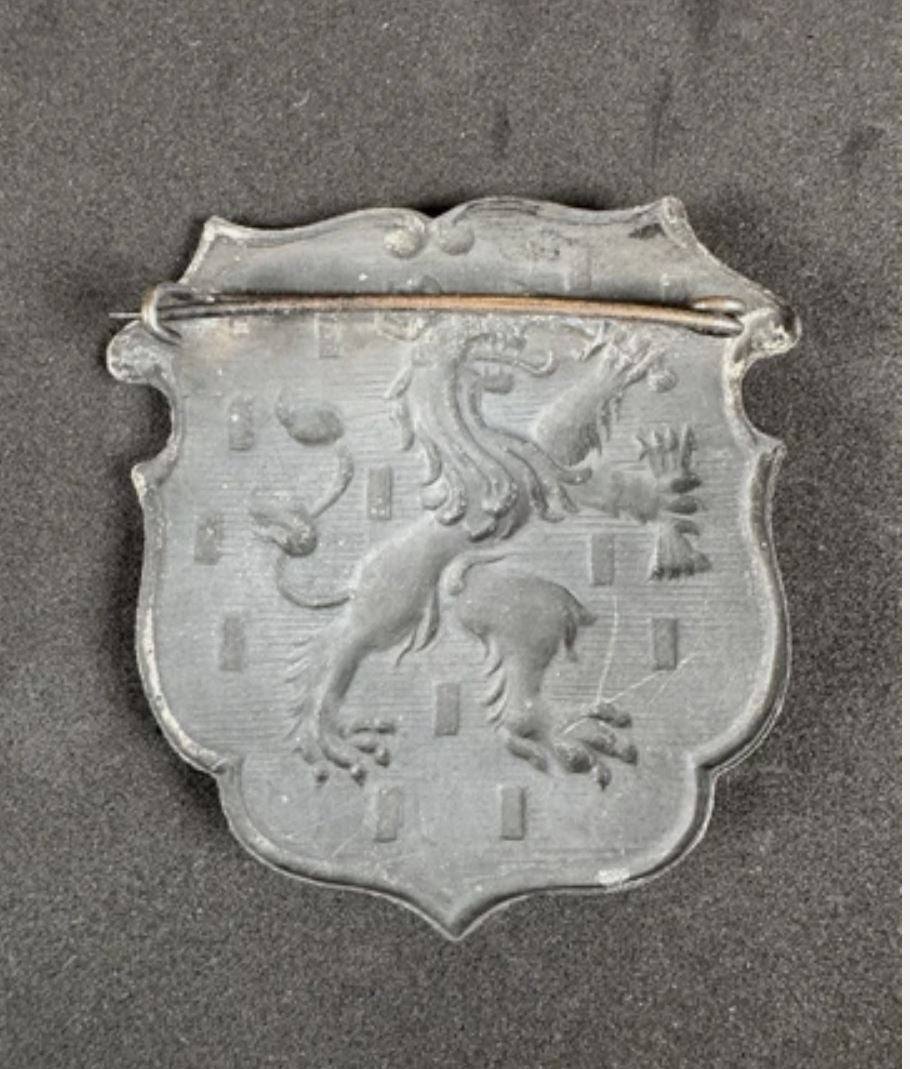 Photo 2 of WW2 Netherlands Pin Badge - collectible militaria item