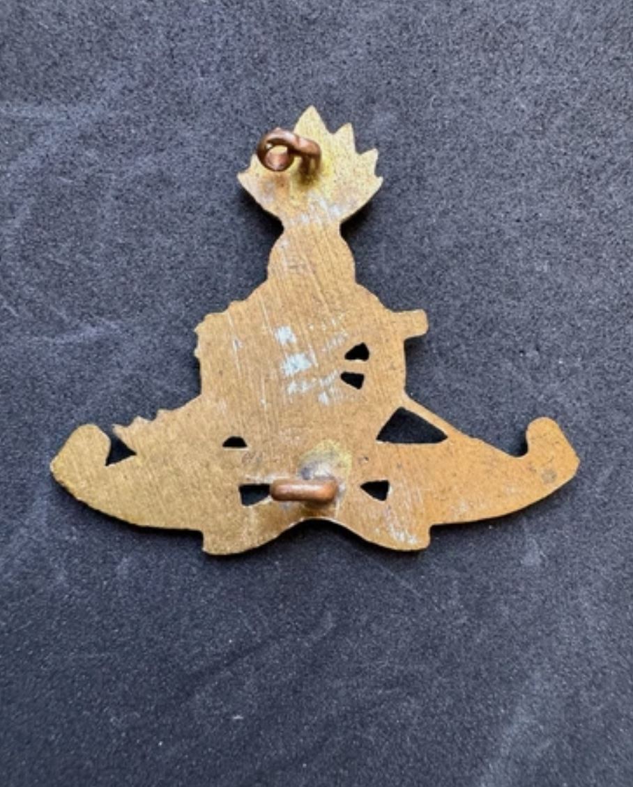 Photo 2 of After WW2 Pakistan Army Artillery Cap Badge - collectible militaria item