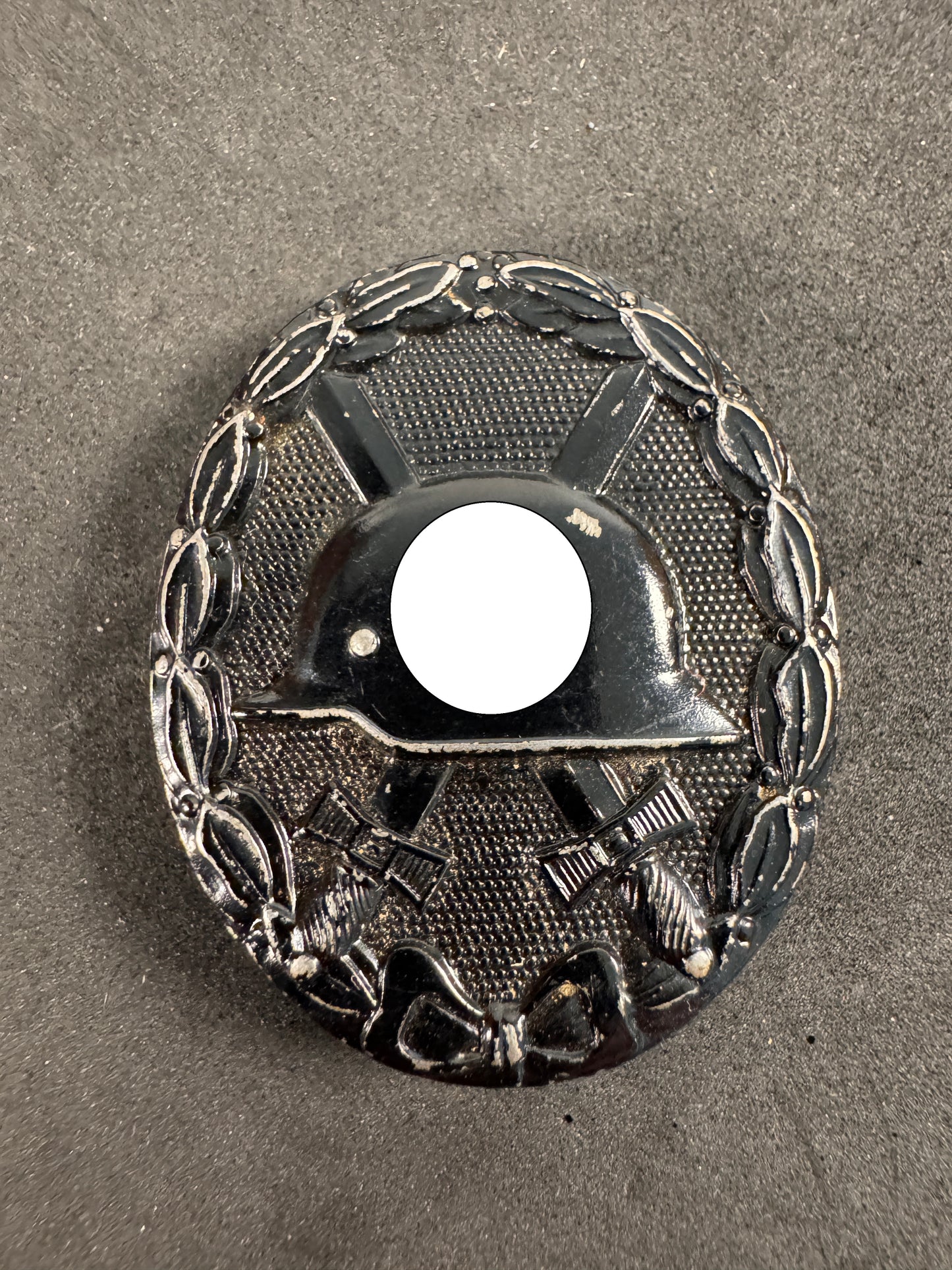Photo 1 of WW2 German Black Wound Badge - Verwundetenabzeichen in Schwarz - collectible militaria item