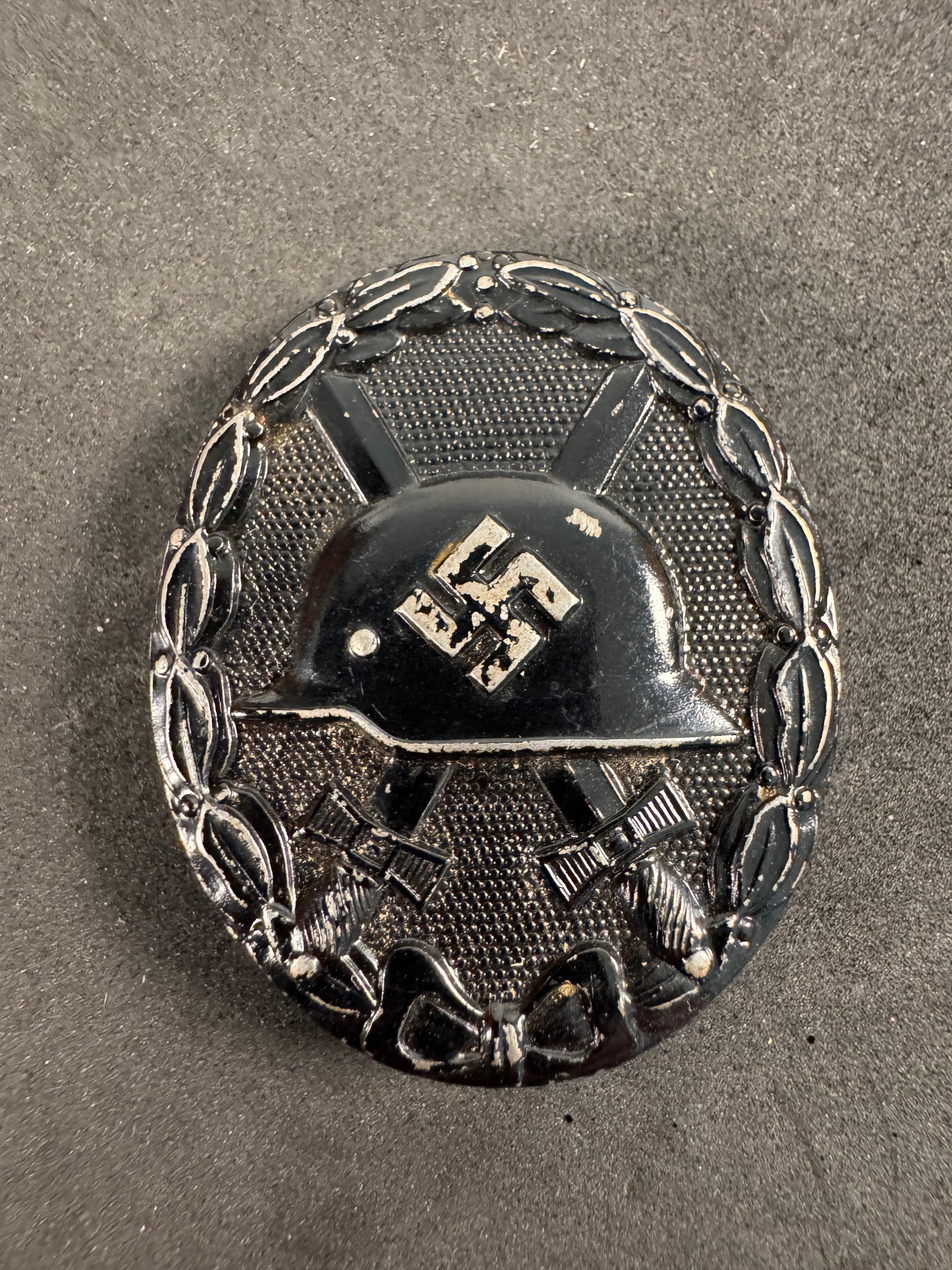 Photo 2 of WW2 German Black Wound Badge - Verwundetenabzeichen in Schwarz - collectible militaria item