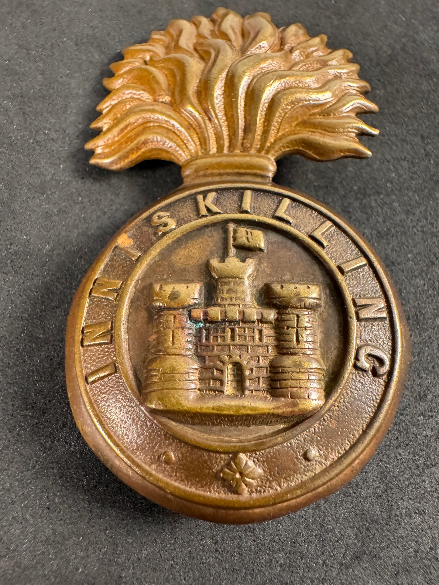 Photo 2 of Victorian British Army Royal Inniskilling Fusiliers Glengarry Cap Badge - collectible militaria item