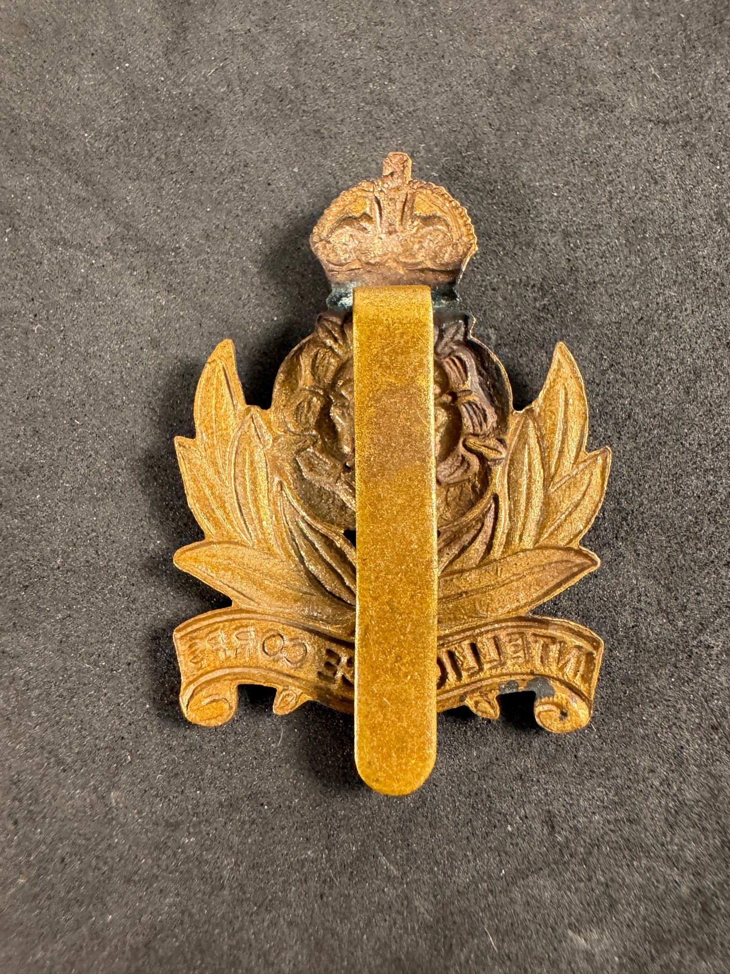 Photo 2 of WW2 British Army Intelligence Corps Cap Badge - collectible militaria item