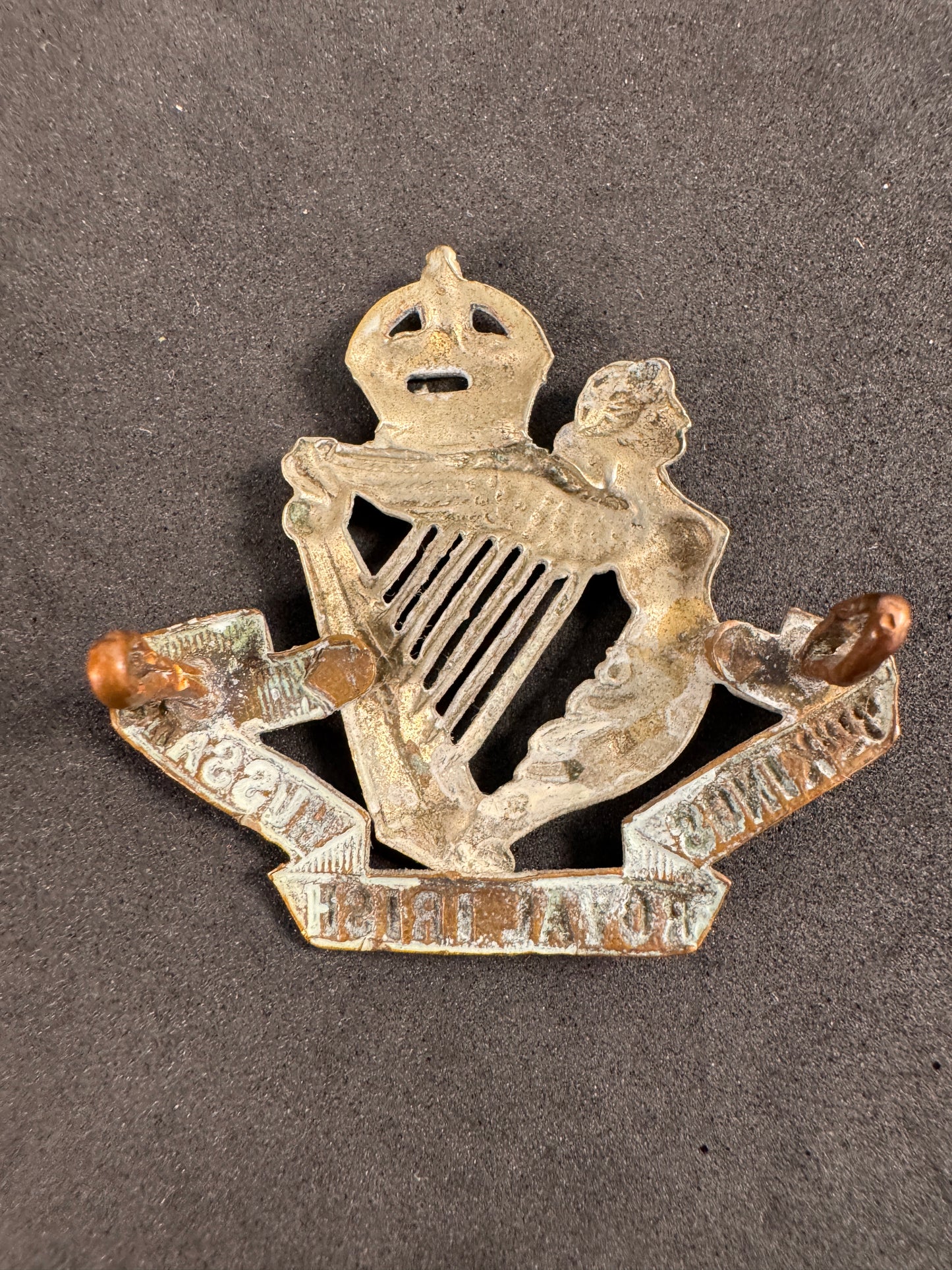 Photo 2 of WW1 British 8th King's Royal Irish Hussars Cap Badge - collectible militaria item