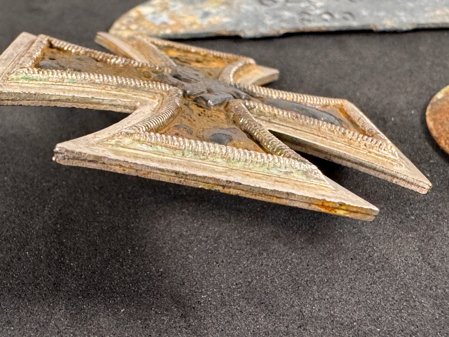 Photo 4 of WW2 German Iron Cross 1st Class Screw back Relic + ID Tag - collectible militaria item