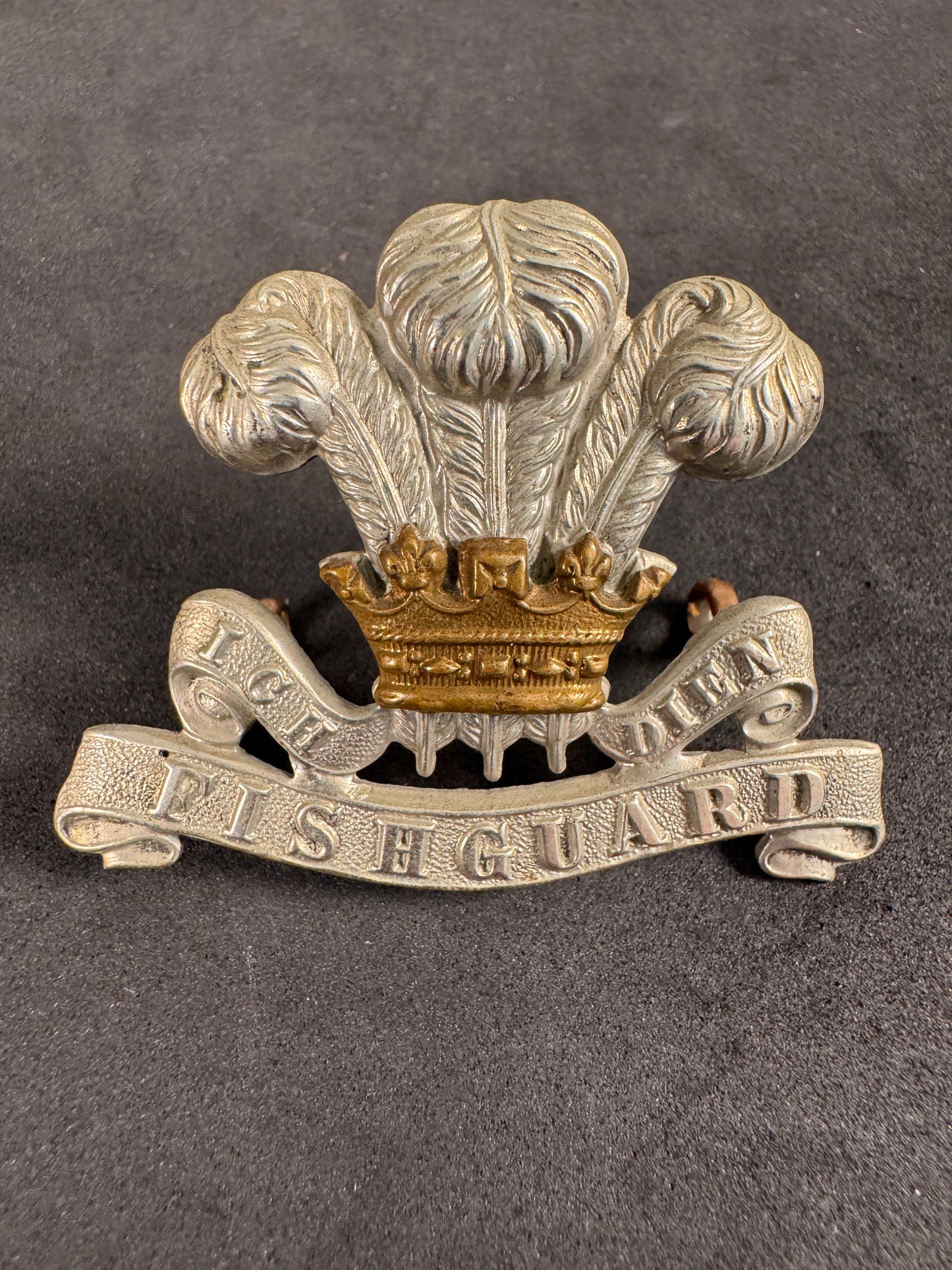 WW1 British Army Pembrokeshire Yeomanry Cap Badge (Fishguard)