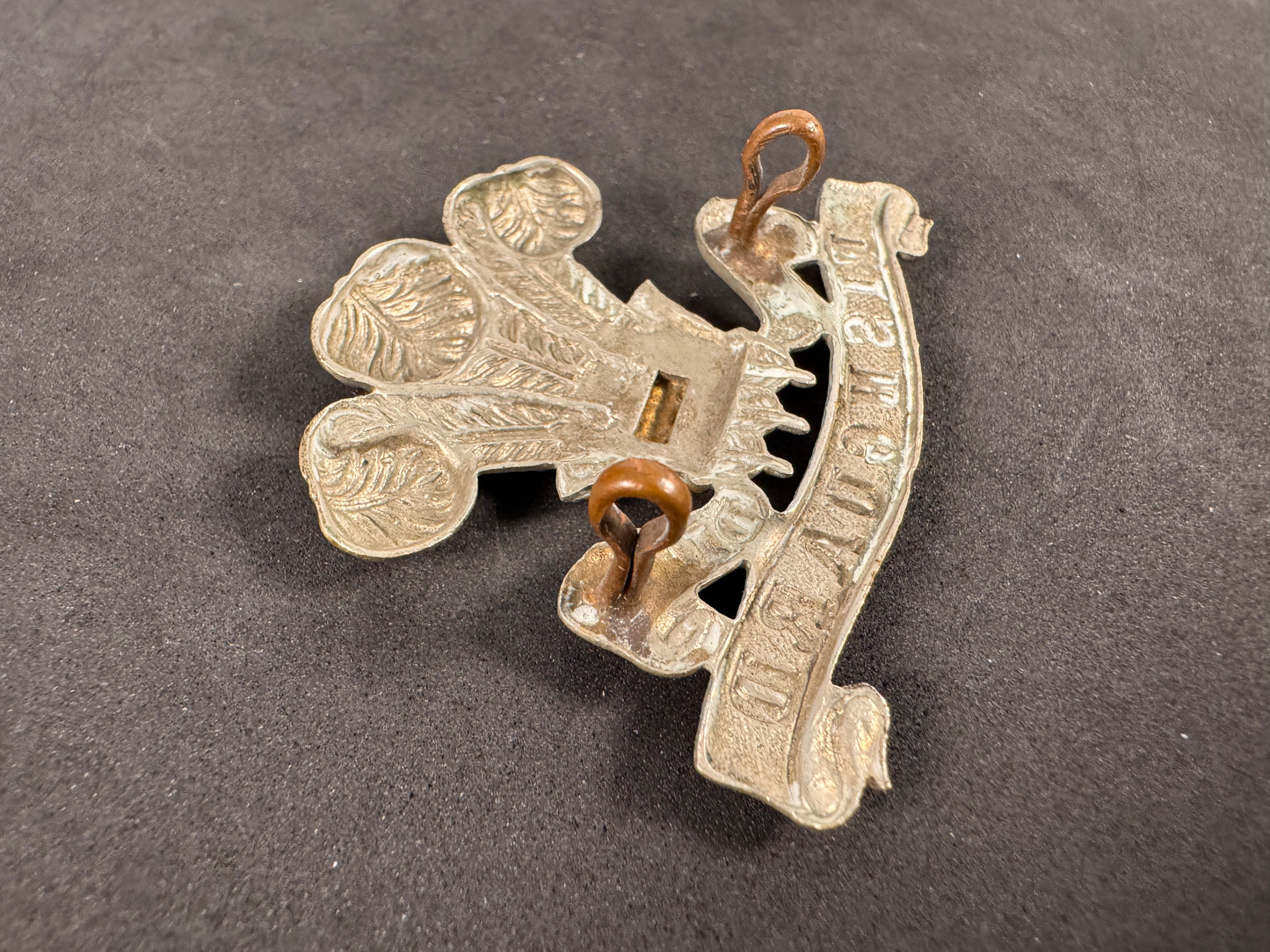 Photo 3 of WW1 British Army Pembrokeshire Yeomanry Cap Badge (Fishguard) - collectible militaria item