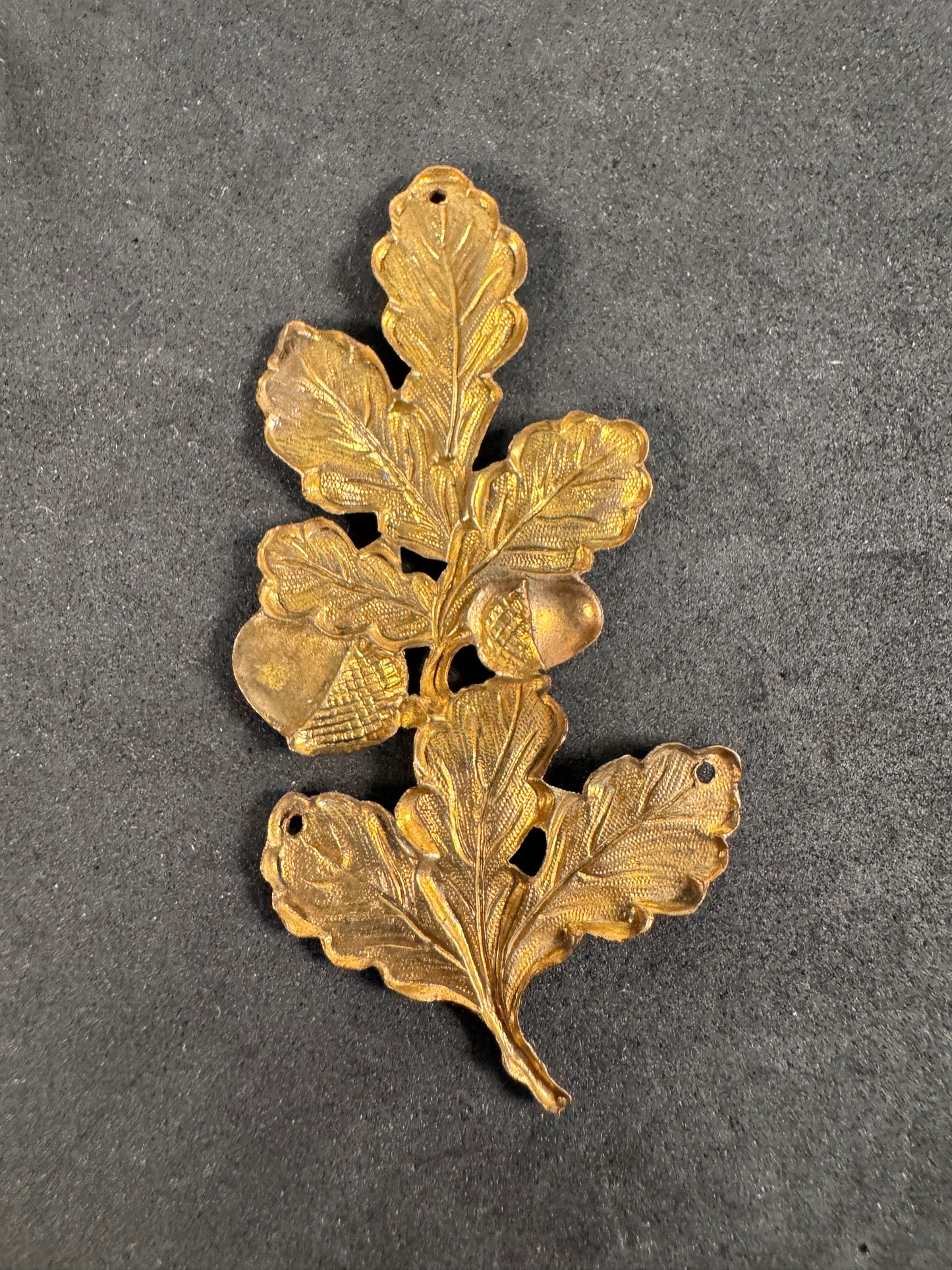Photo 2 of German Freikorps Bronze Oakleaf Collar Badge (Single, Large Pattern) - collectible militaria item