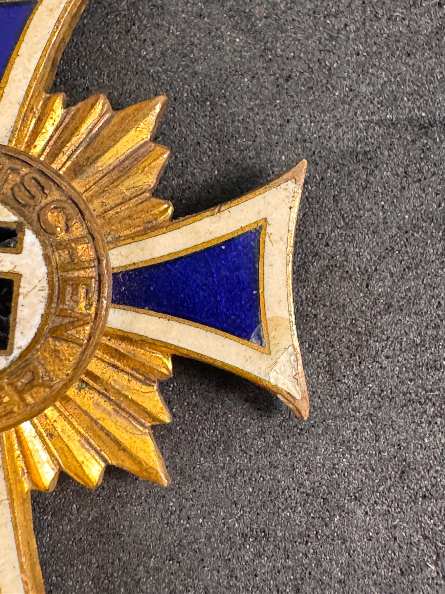 Photo 4 of WW2 German Mother's Cross in Gold - 1st Class Ehrenkreuz der Deutschen Mutter - collectible militaria item