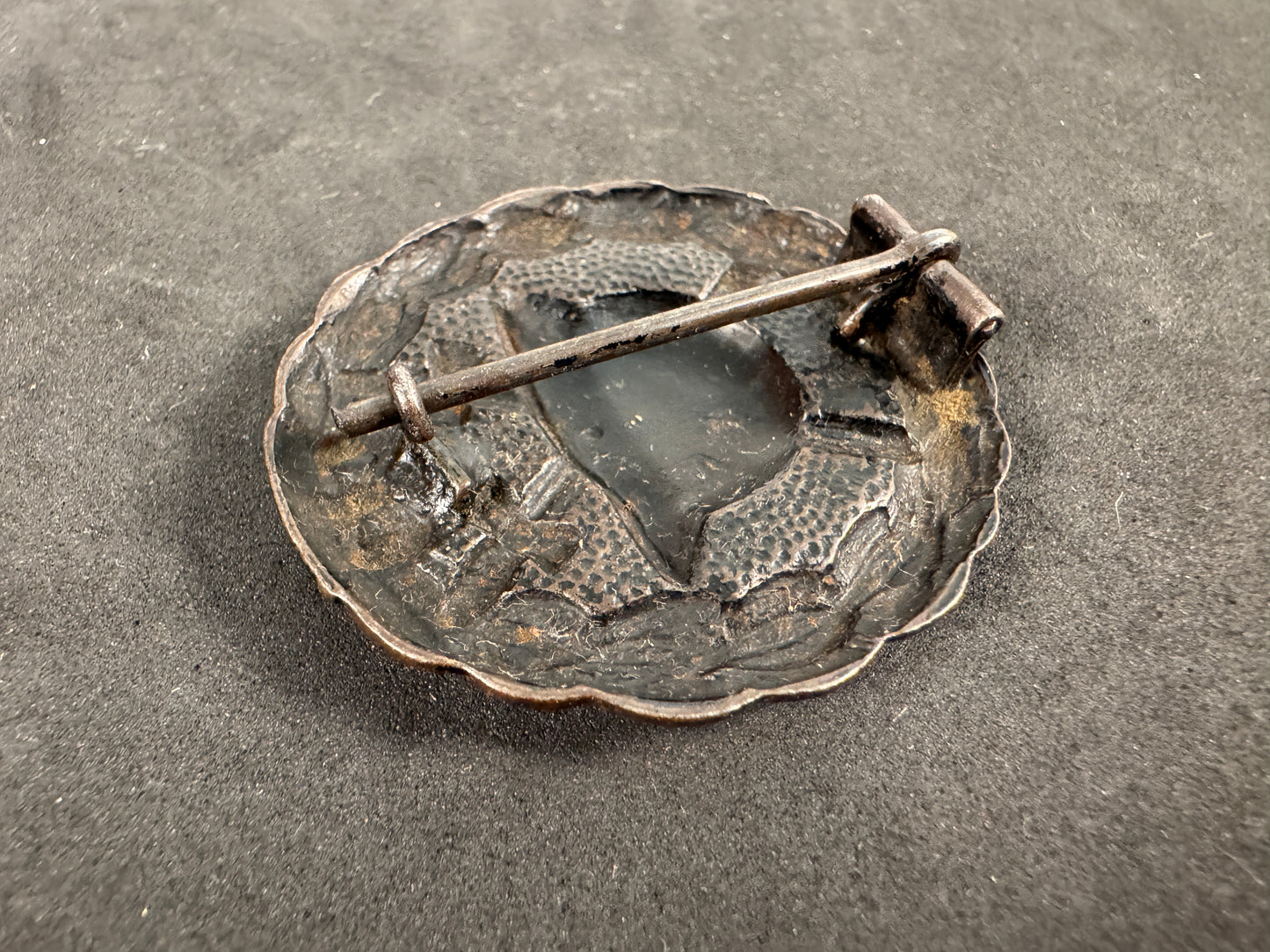 Photo 3 of WW1 German Wound Badge in Black - Verwundetenabzeichen 1918 (Combat Award) - collectible militaria item