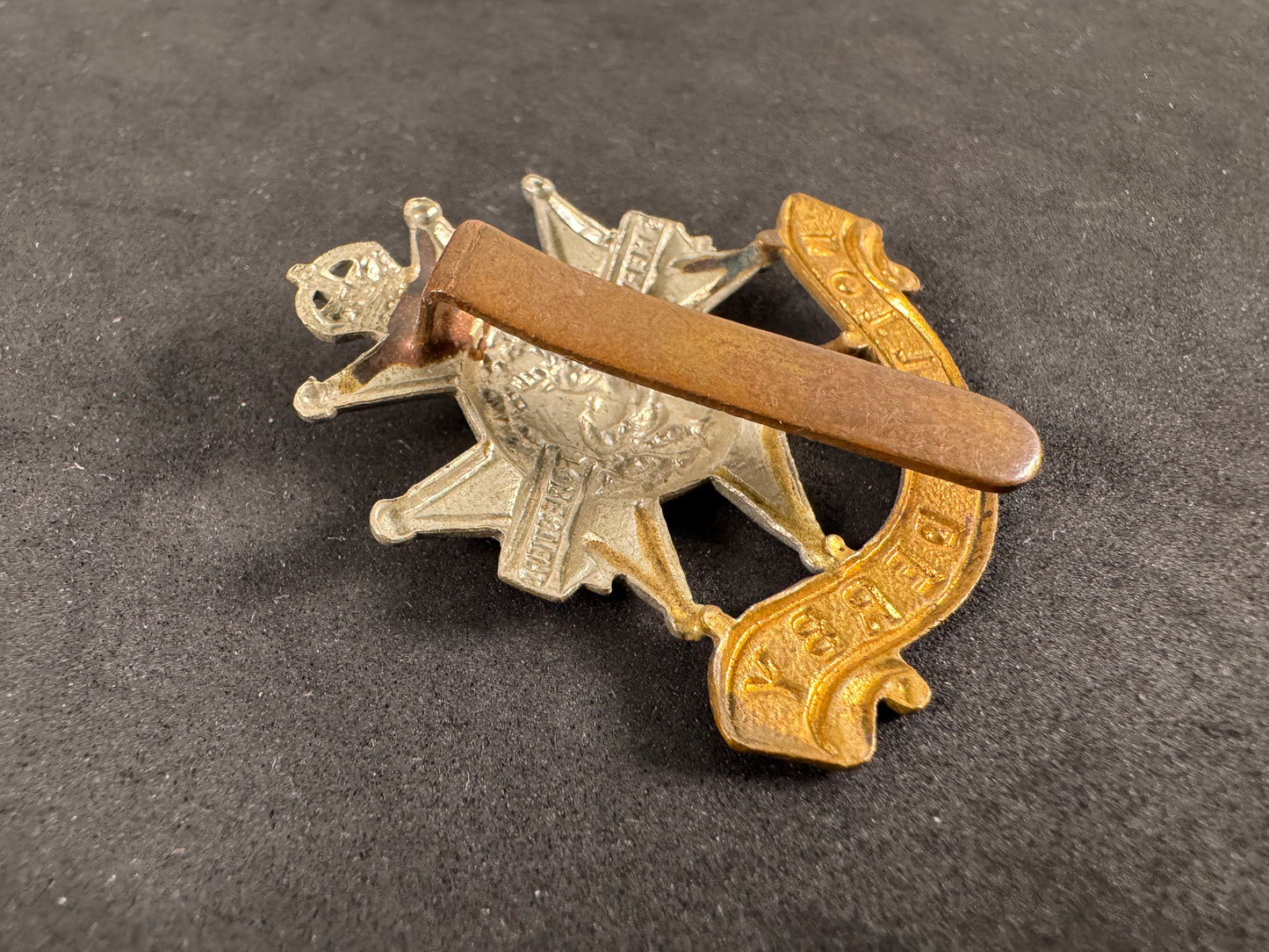 Photo 3 of WW2 British Army Sherwood Foresters (Notts & Derby) Cap Badge - collectible militaria item