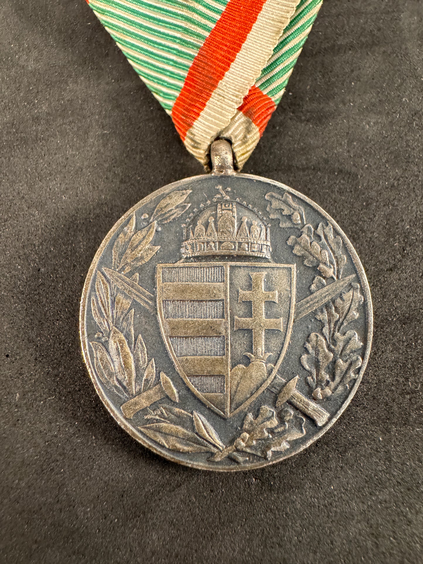 Photo 2 of WW1 Hungarian Kingdom Commemorative Medal for Combatants - collectible militaria item