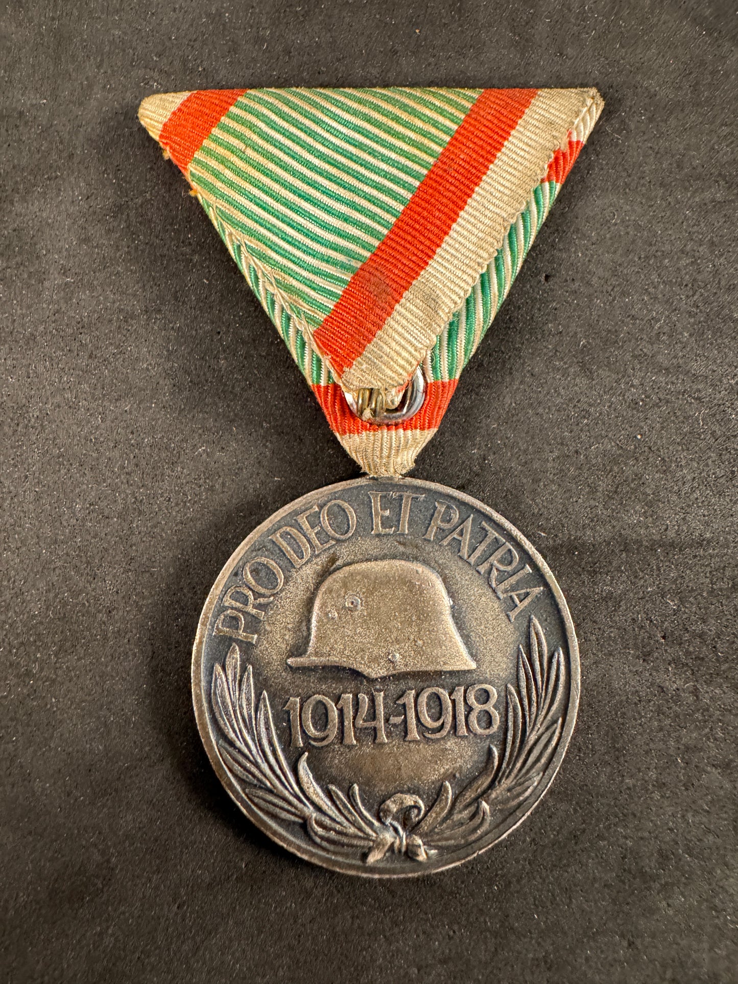Photo 3 of WW1 Hungarian Kingdom Commemorative Medal for Combatants - collectible militaria item