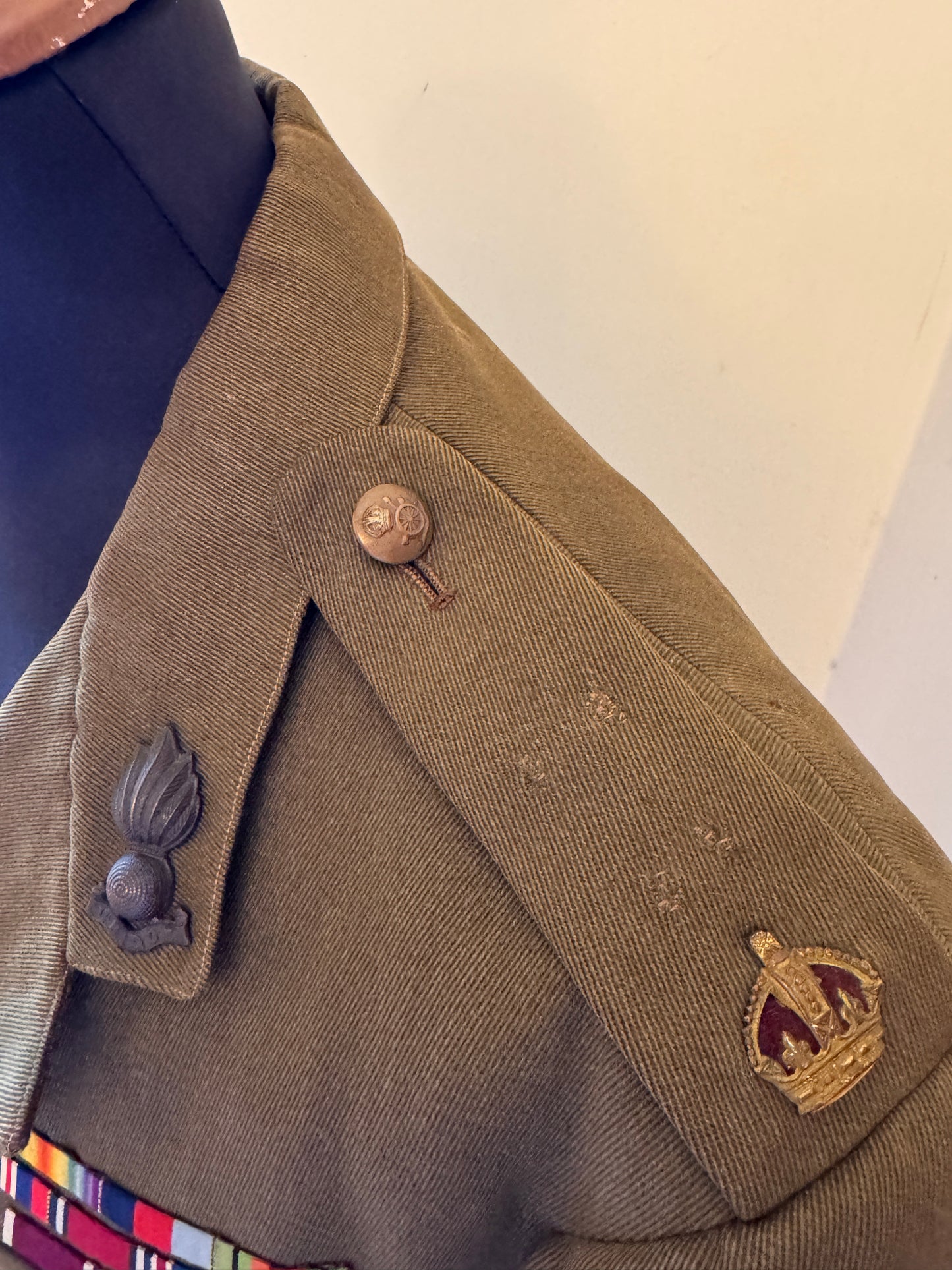 Photo 4 of WW2 British Army Royal Artillery Officer's Uniform Tunic & Trousers - collectible militaria item