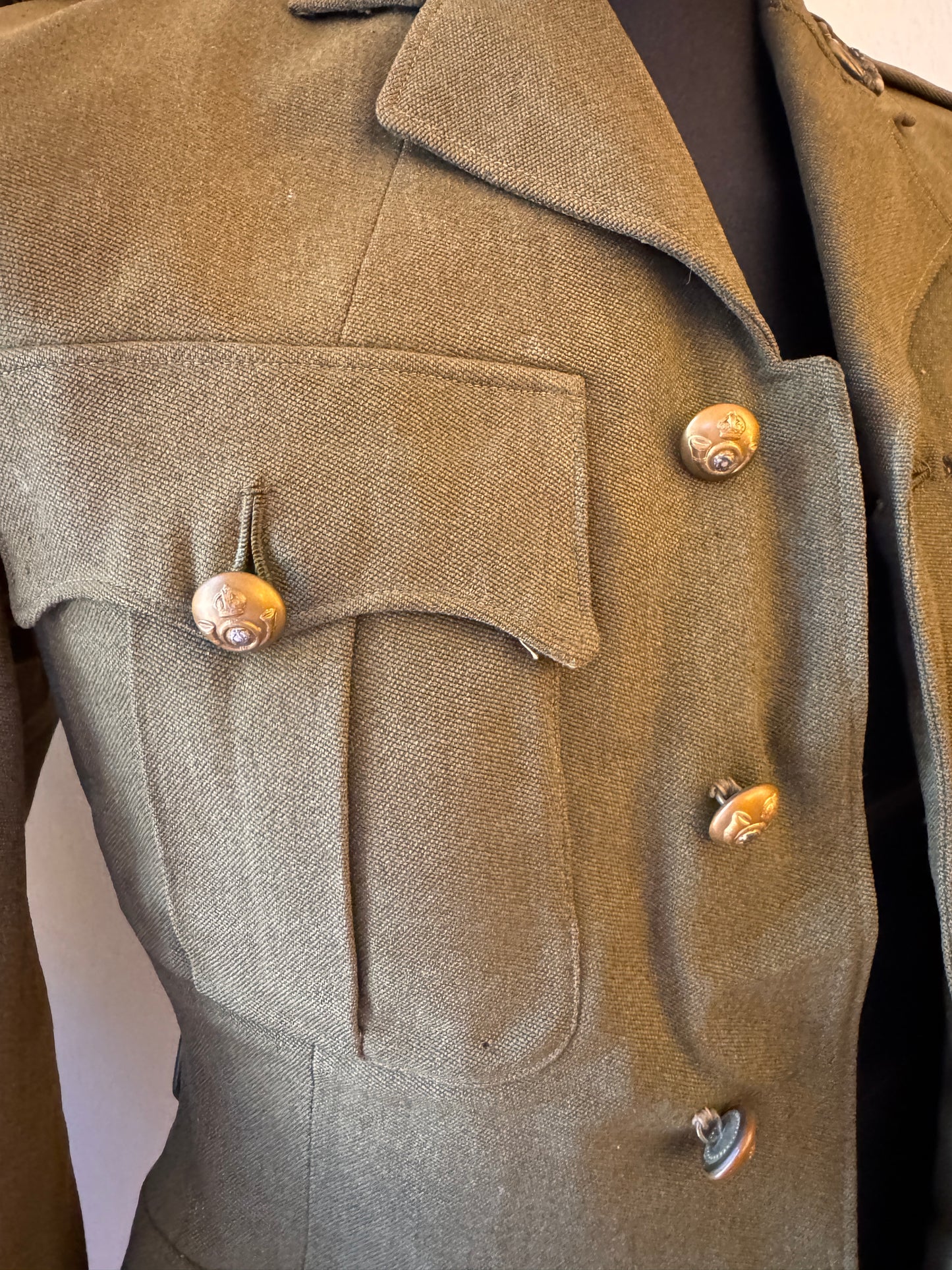 Photo 10 of WW2 British Army King's Own Yorkshire Light Infantry Officer's Uniform (KOYLI) - collectible militaria item