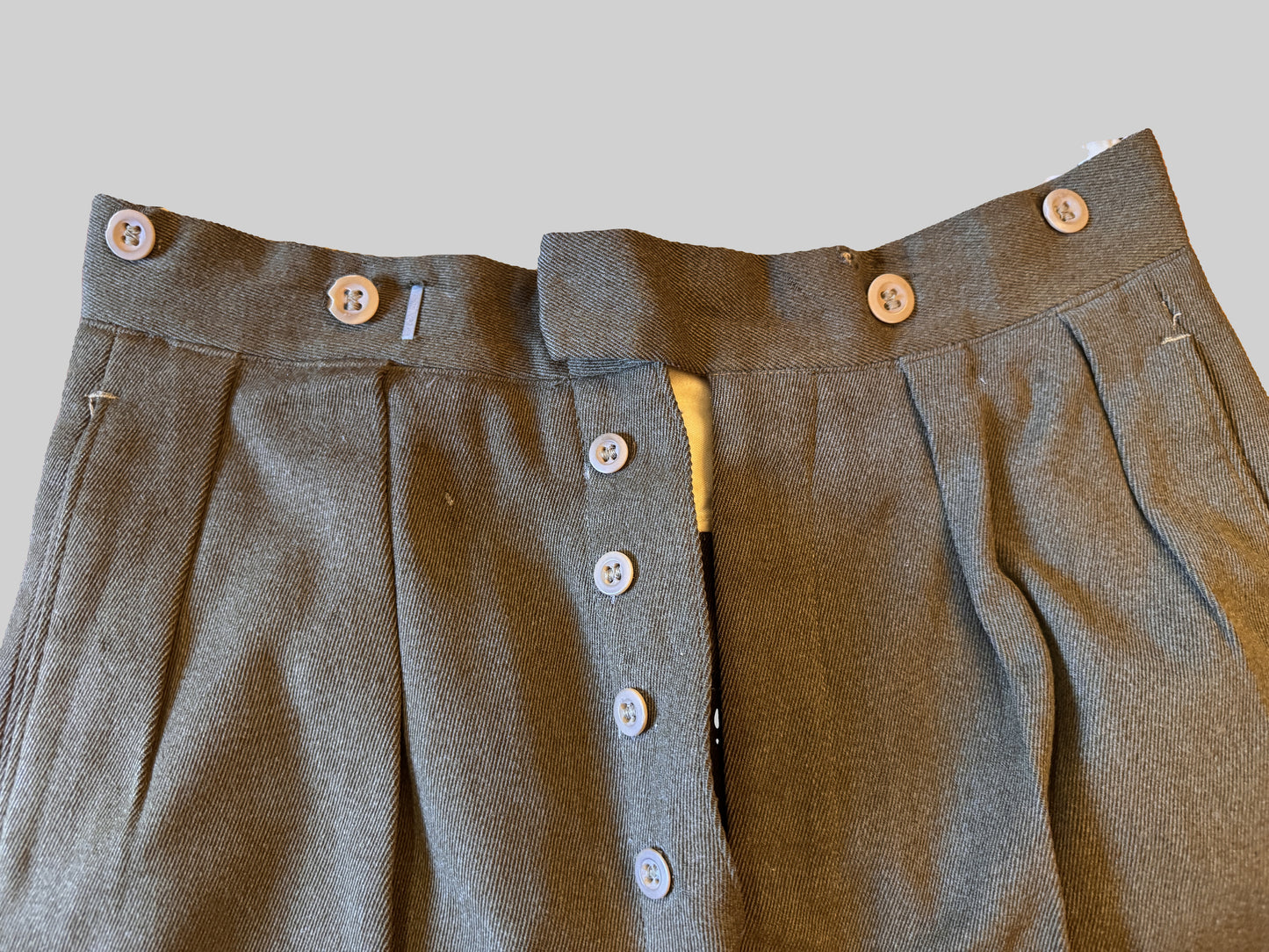 Photo 19 of WW2 British Army King's Own Yorkshire Light Infantry Officer's Uniform (KOYLI) - collectible militaria item