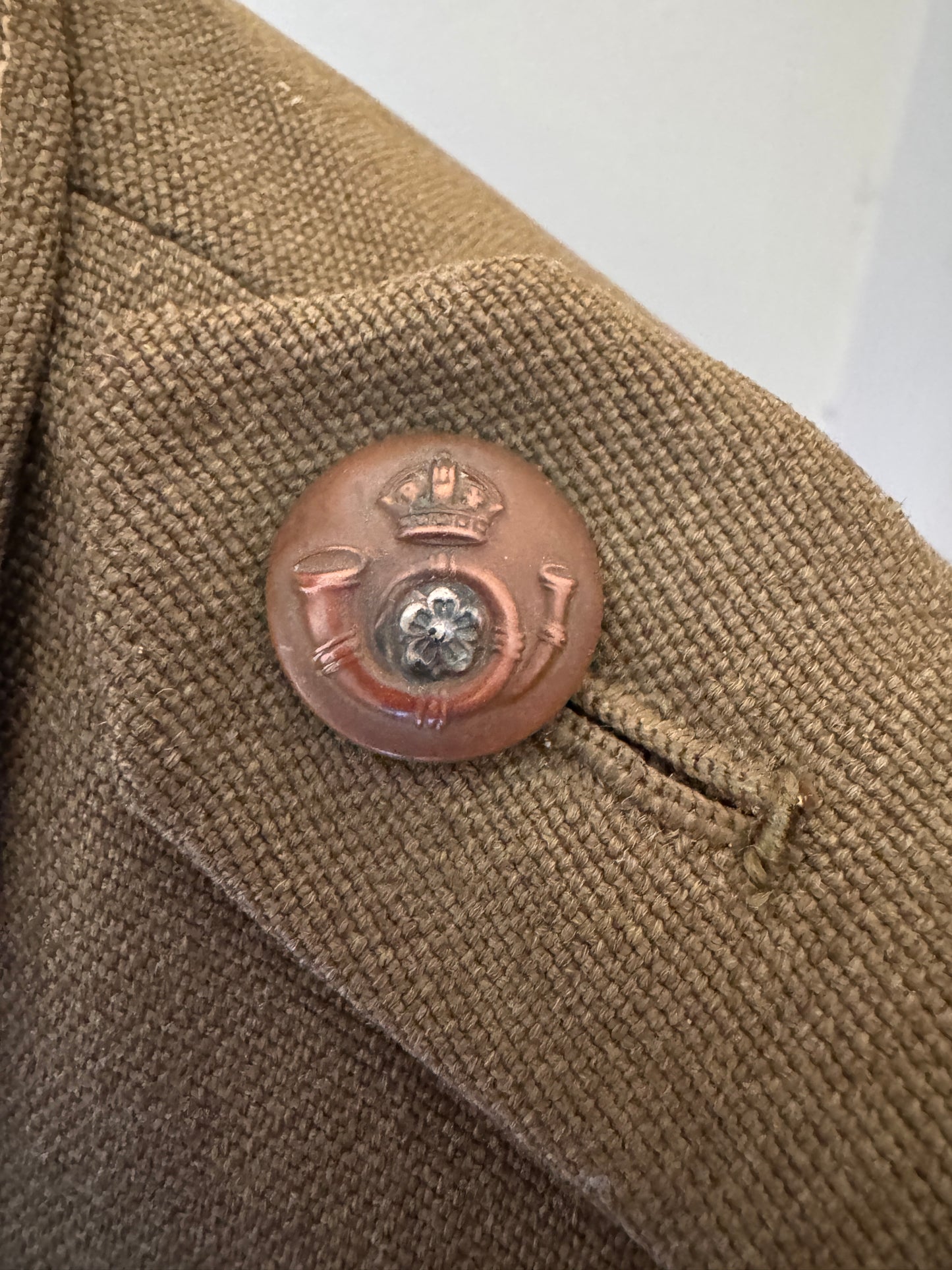 Photo 4 of WW2 British Army King's Own Yorkshire Light Infantry Officer's Uniform (KOYLI) - collectible militaria item