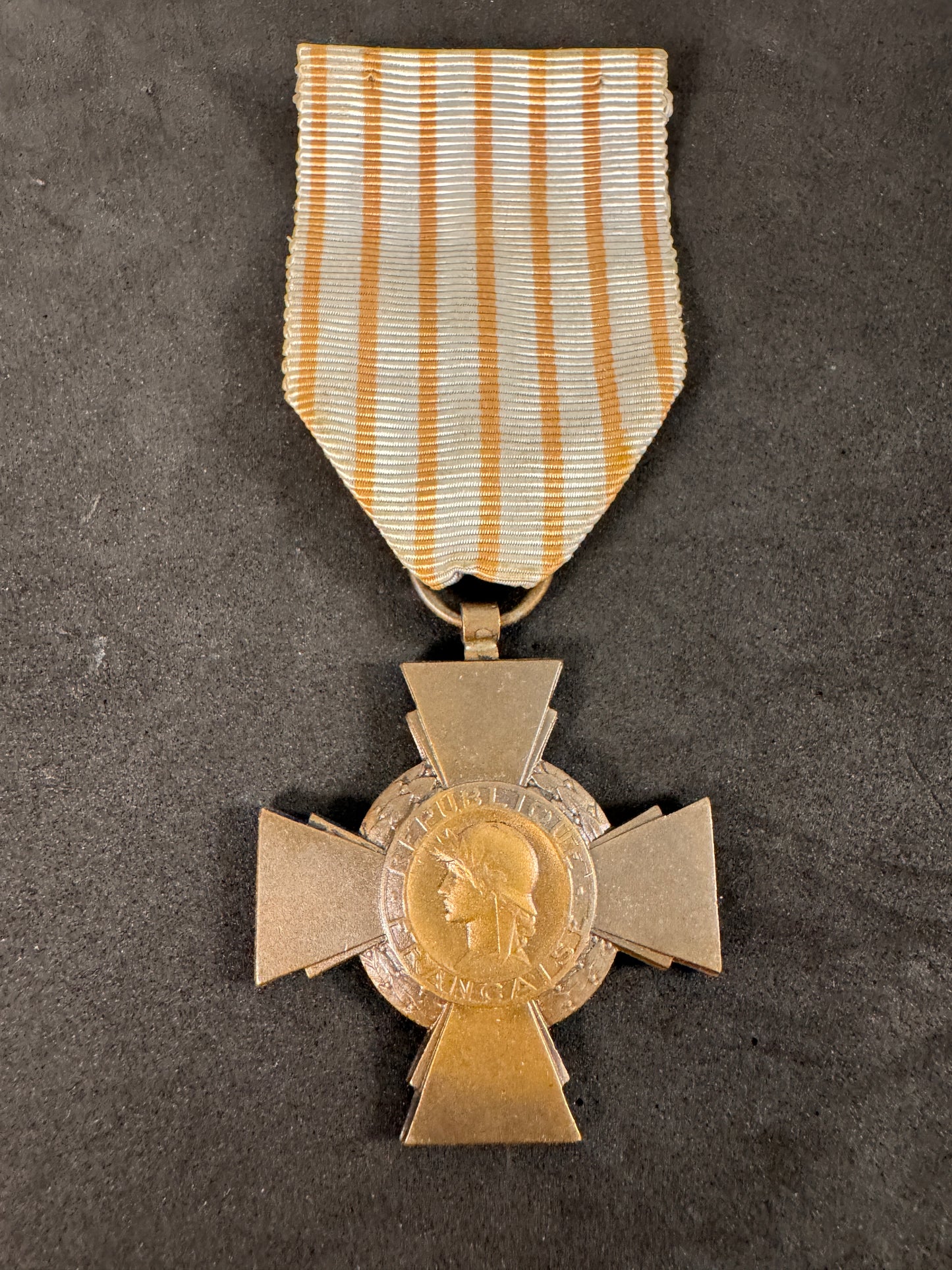 Photo 1 of French Croix du Combattant (Combatant's Cross) Medal - collectible militaria item