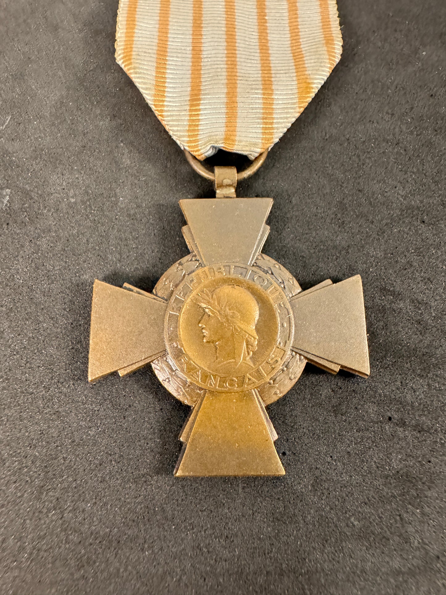 Photo 2 of French Croix du Combattant (Combatant's Cross) Medal - collectible militaria item