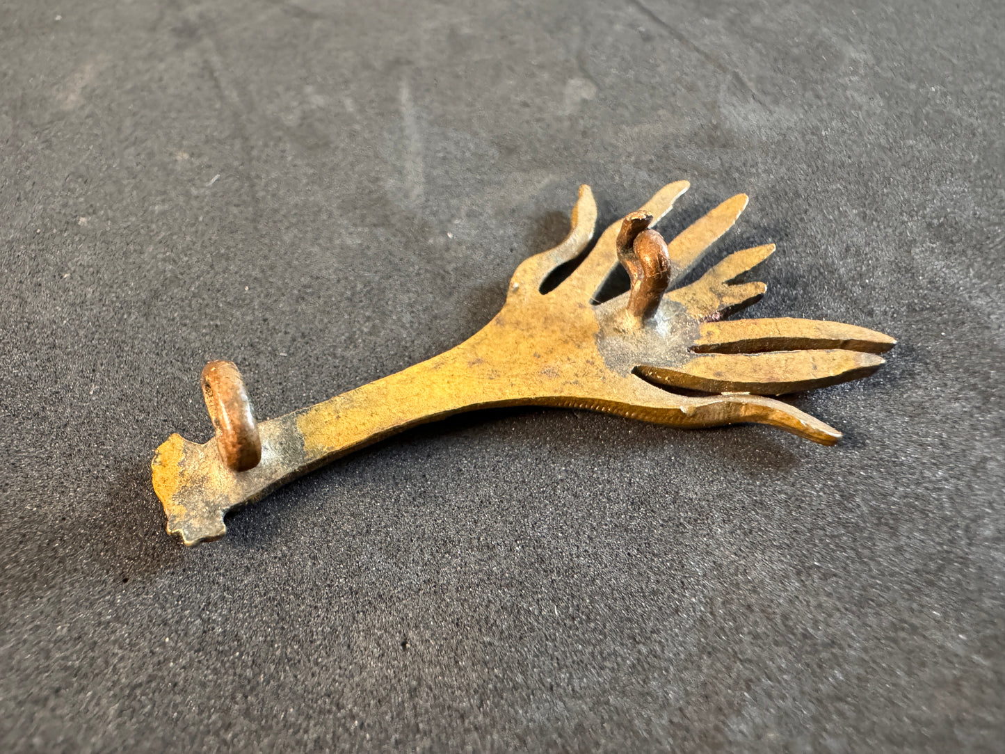 Photo 3 of WW2 British Army Welsh Guards Cap Badge - collectible militaria item