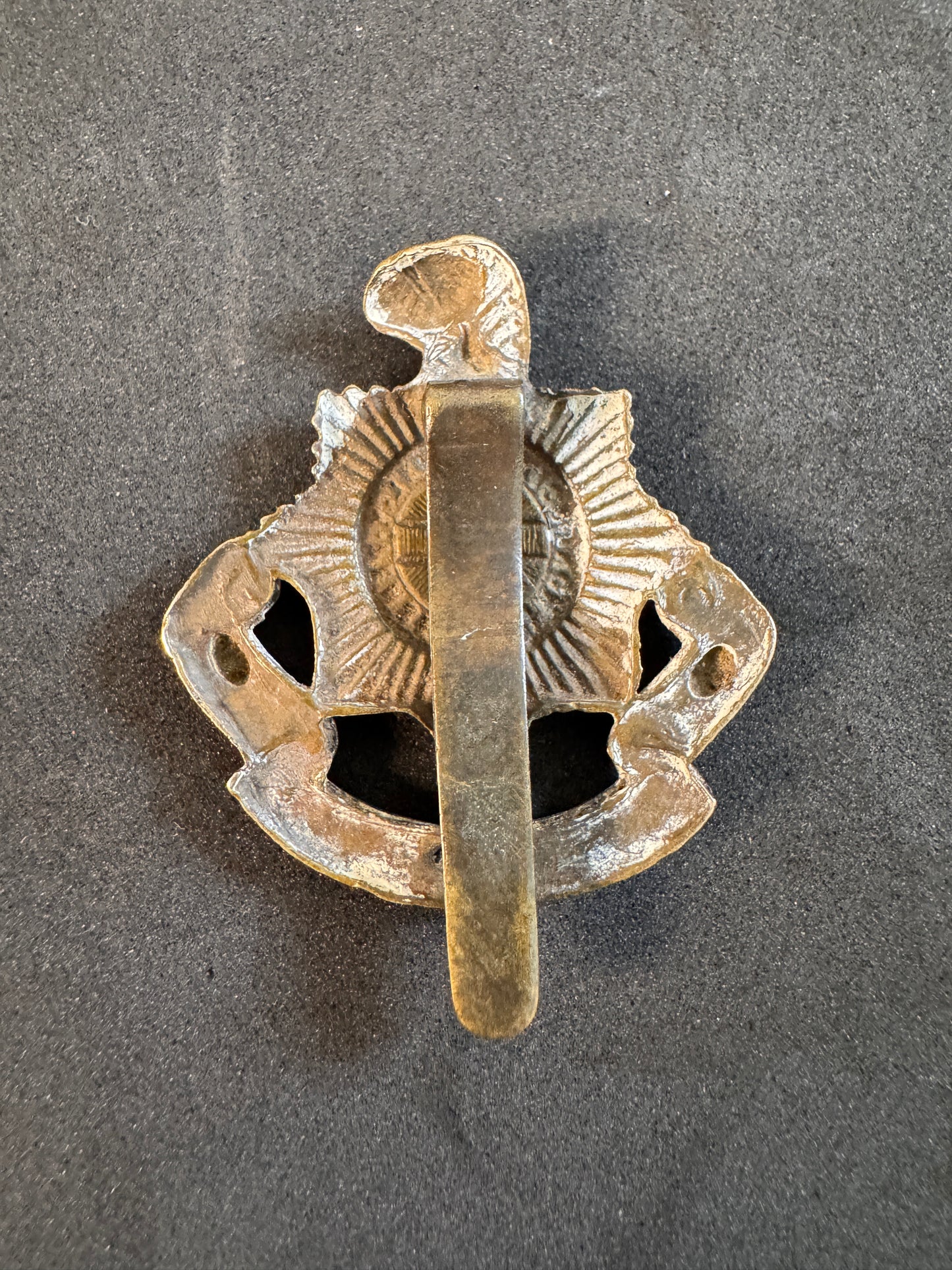 Image of product: ww1 british army royal sussex regiment cap badge