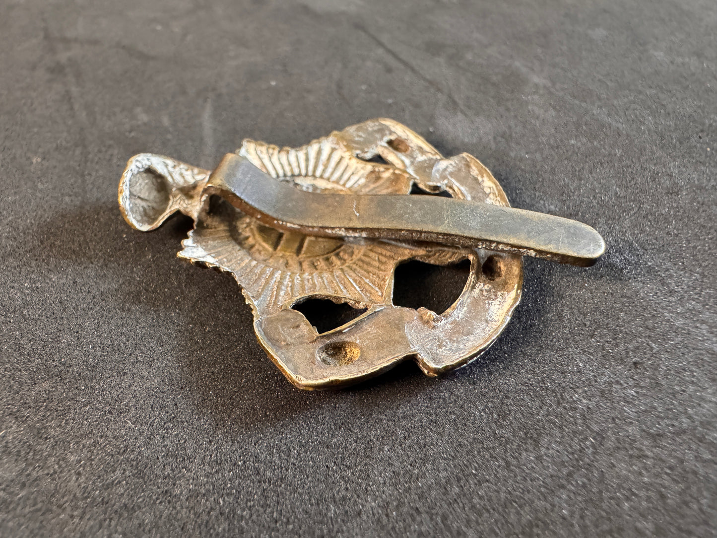 Image of product: ww1 british army royal sussex regiment cap badge