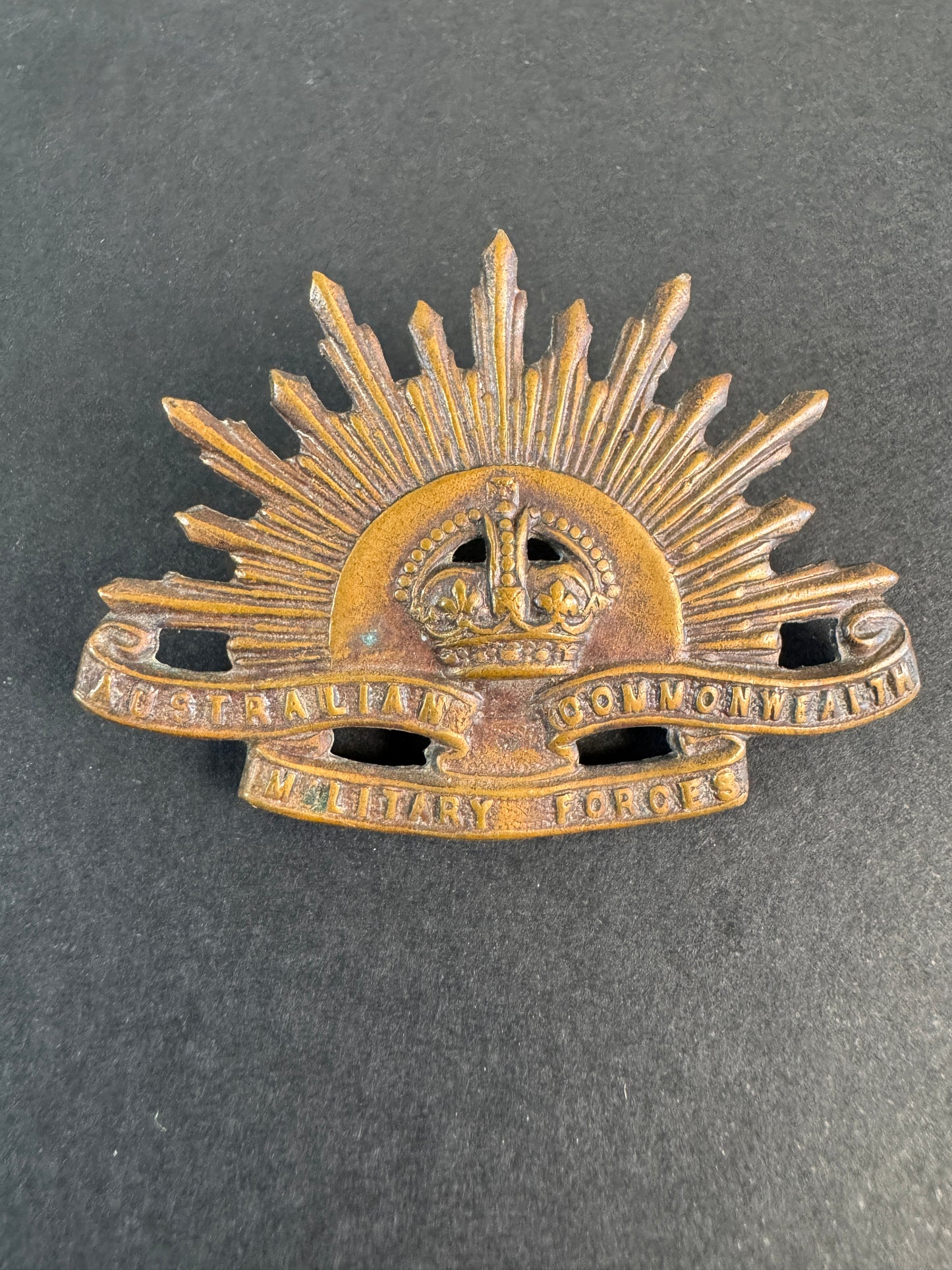 Image of Australian Commonwealth Military Forces Slouch Hat Badge