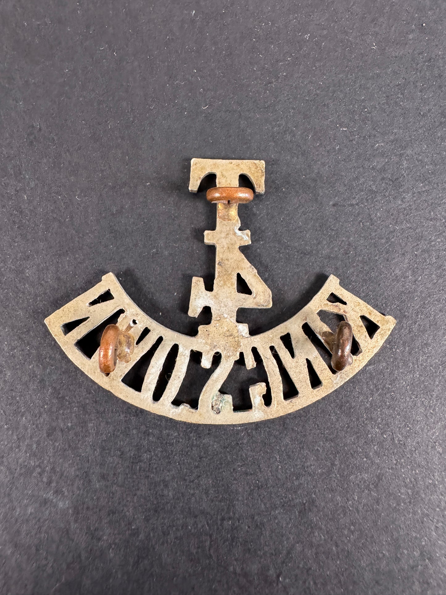 Image of product: ww1 british army t4 kings own regiment white metal shoulder title