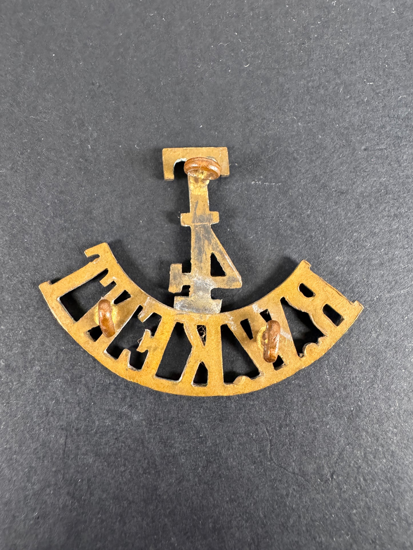 Image of product: ww1 british army t4 r w kent regiment brass shoulder title badge