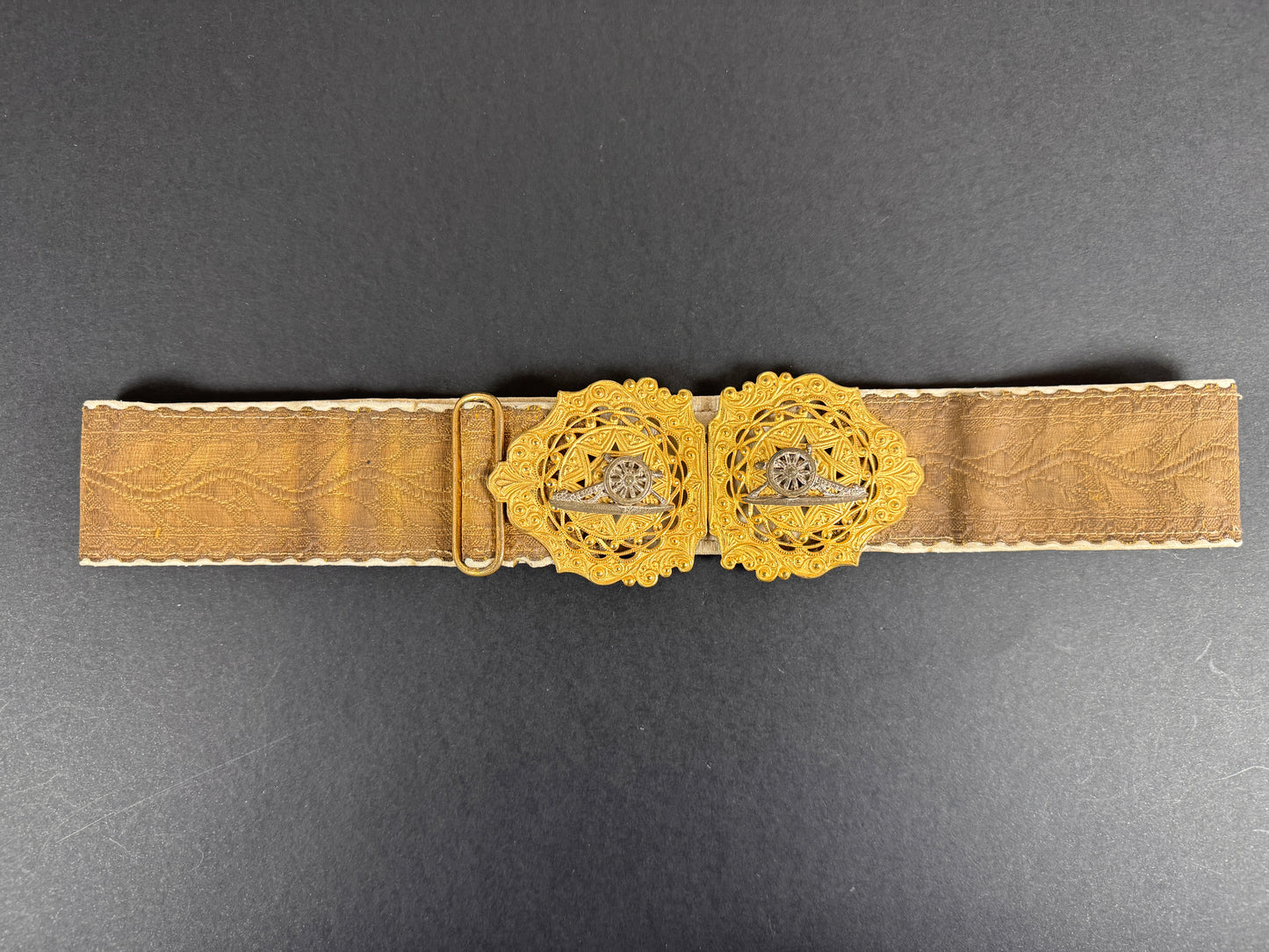 Image of Edwardian British Army Royal Artillery ‘Nurses’ Gilt Belt Buckle