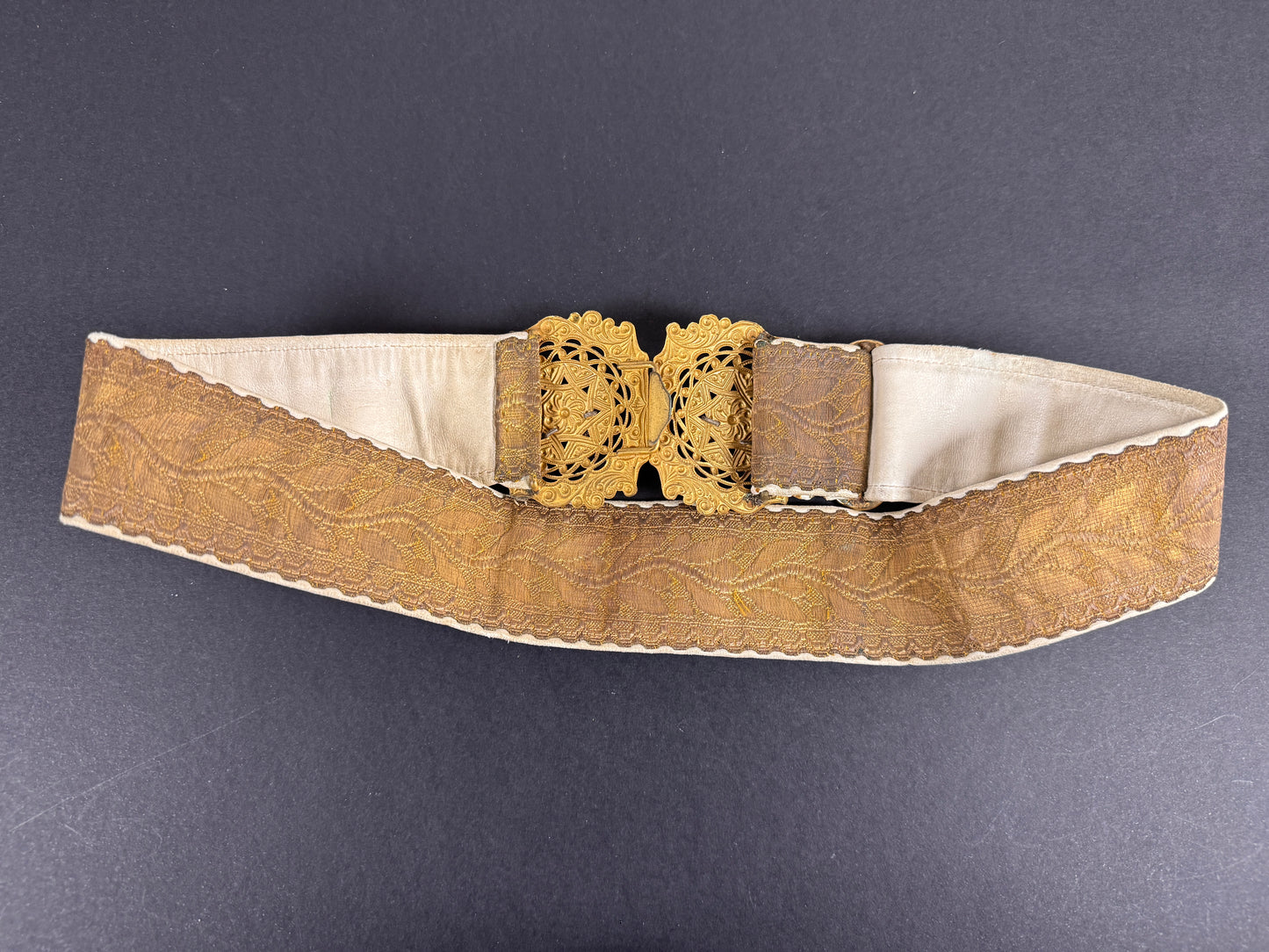 Image of product: edwardian british army royal artillery nurses gilt belt buckle