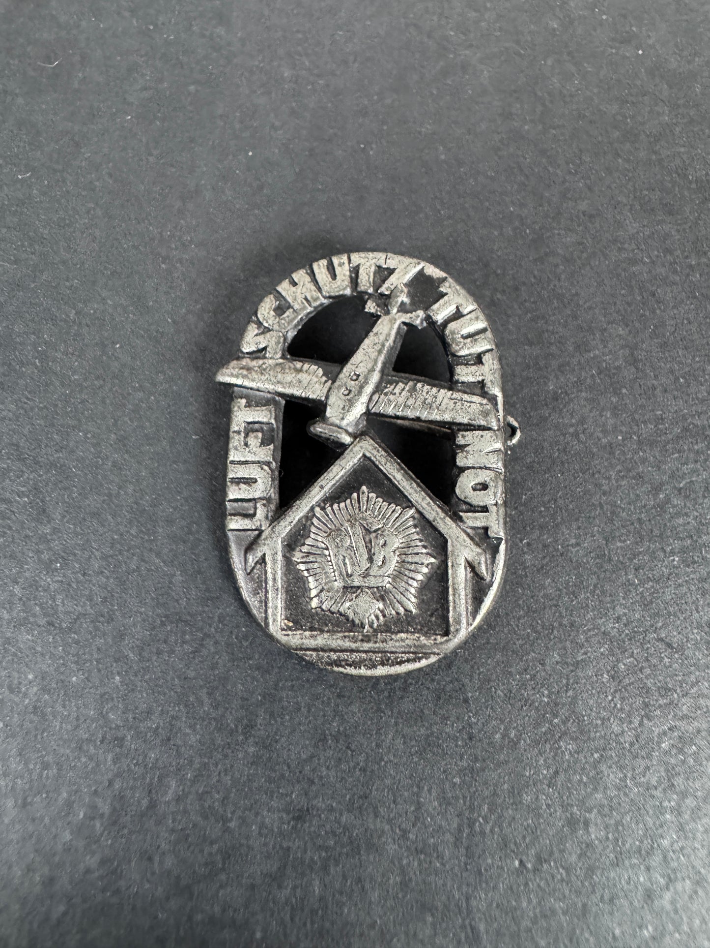 WW2 German "Luftschutz Tut Not" RLB Air Defence Tinnie Badge