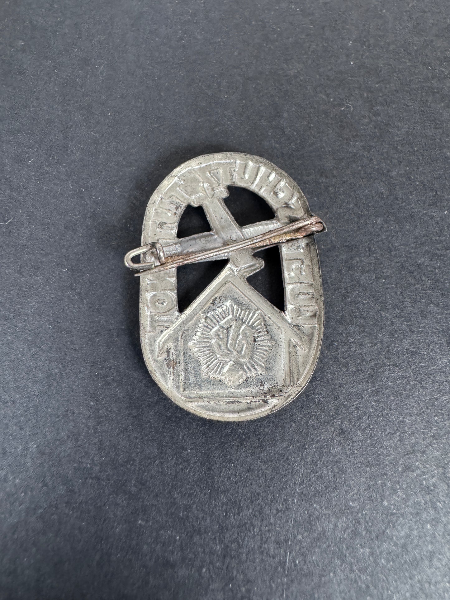 WW2 German "Luftschutz Tut Not" RLB Air Defence Tinnie Badge