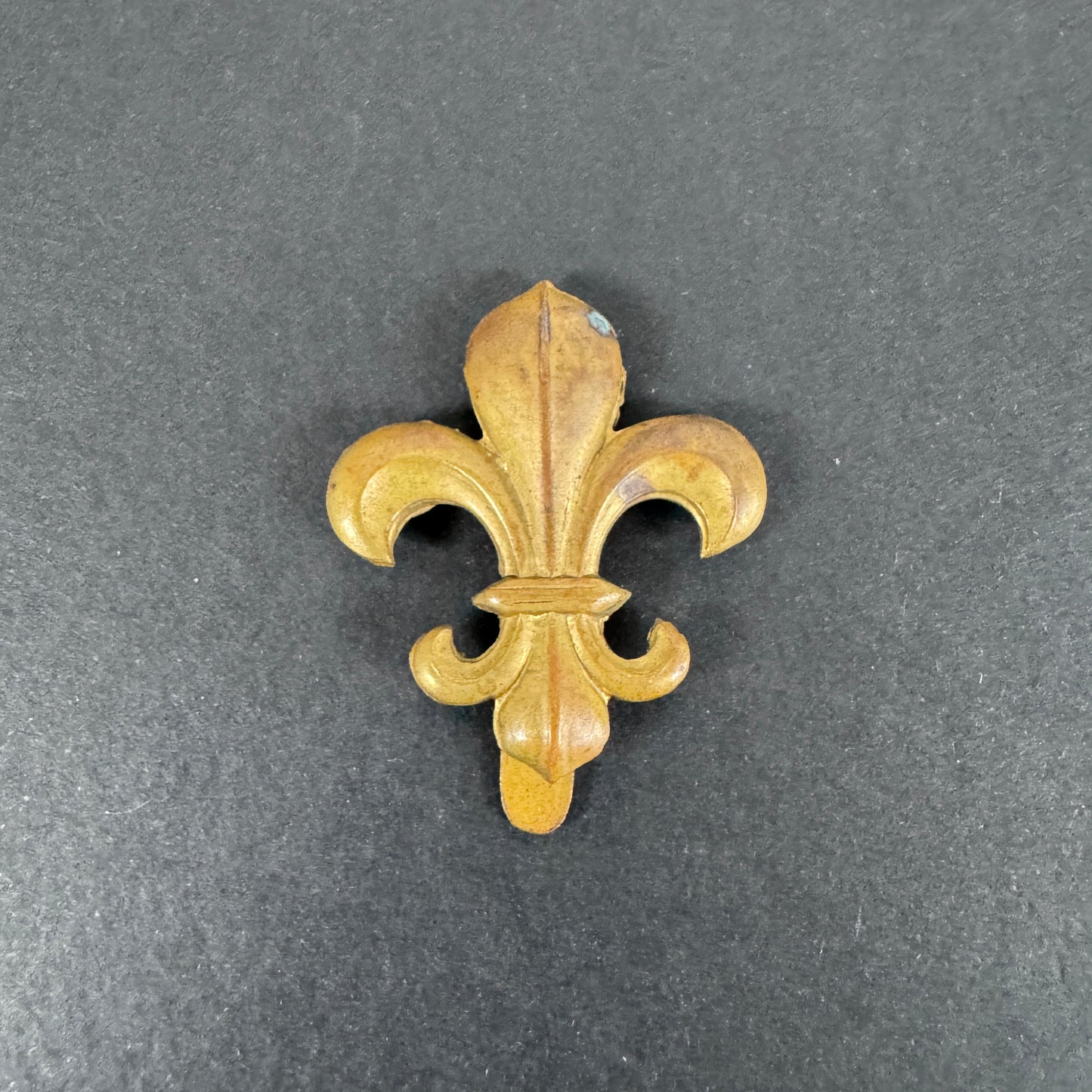 WW2 British Army Manchester Regiment Cap Badge