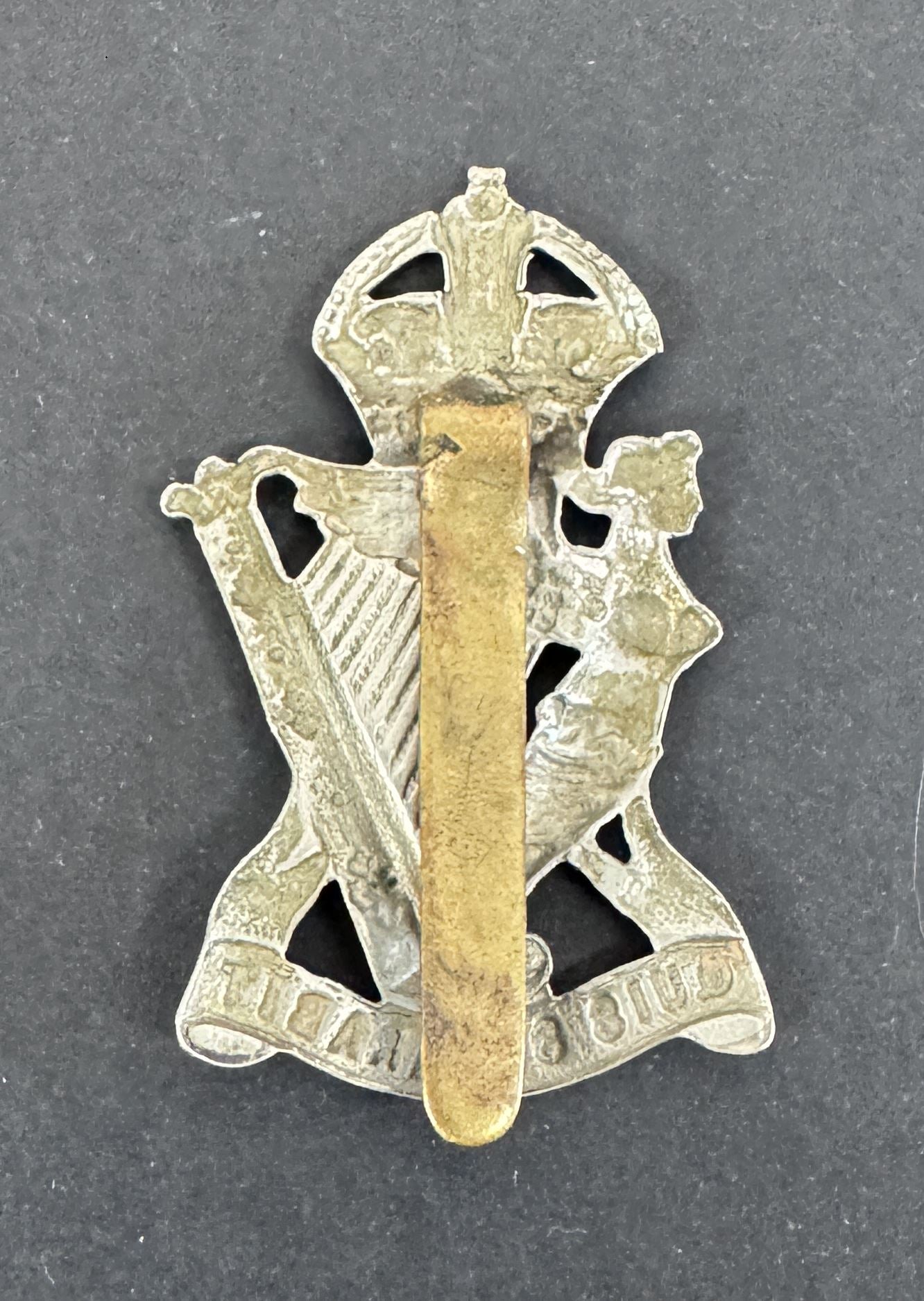 WW2 British Army Royal Ulster Rifles Regiment Cap Badge