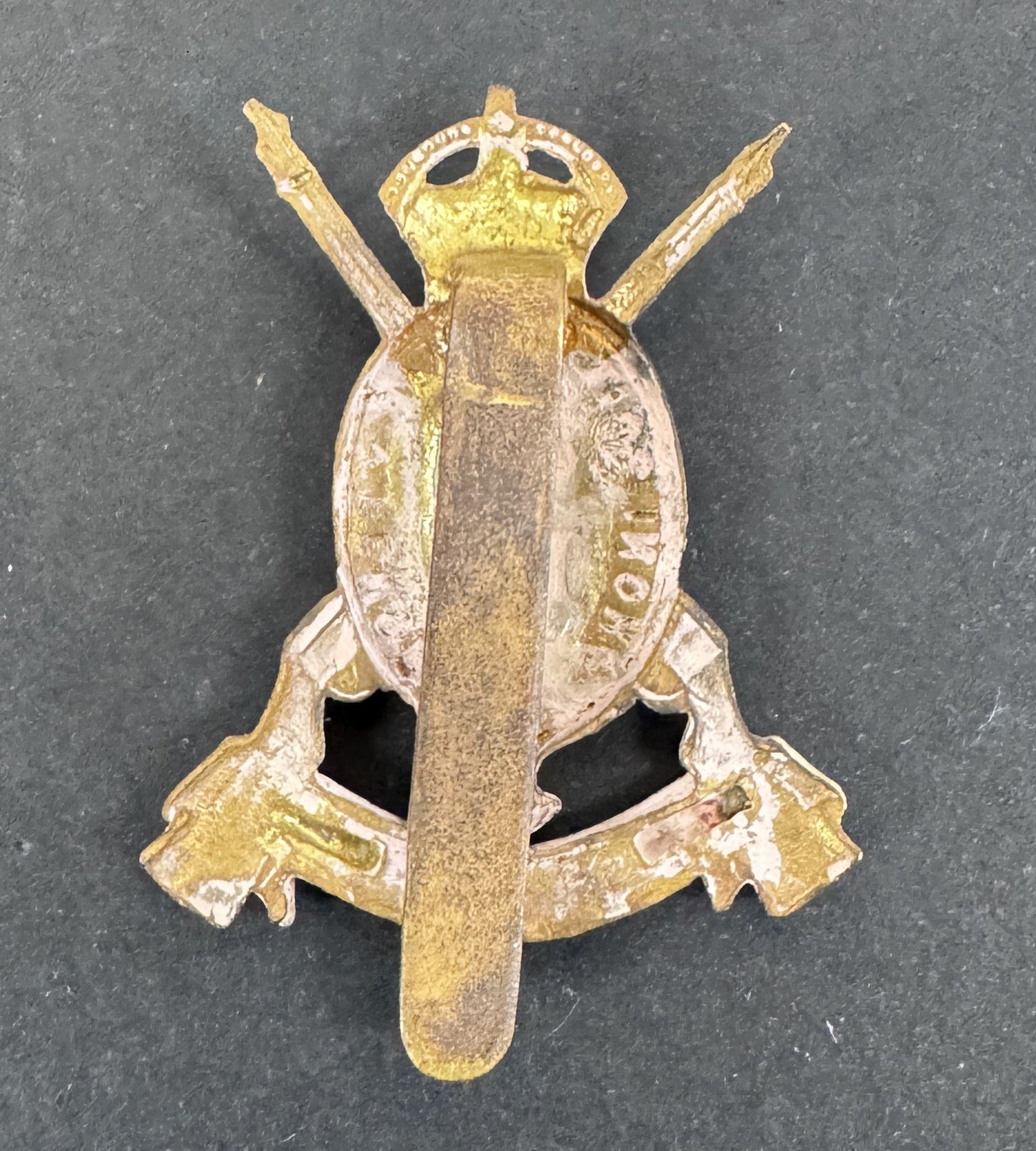 WW1 British Army 6th Dragoon Guards (VI DG) Carabiniers Cavalry Cap Badge