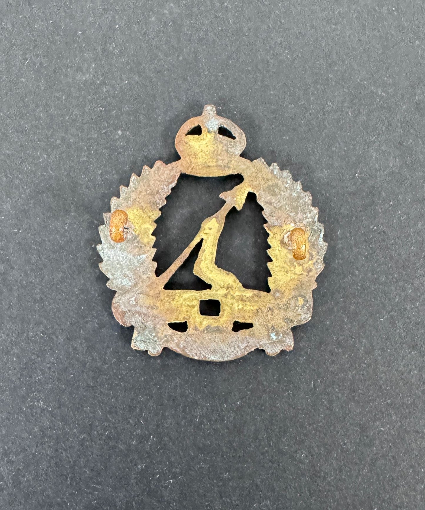 WW1 New Zealand NZEF 16th Waikato Regiment Cap Badge – An original other ranks cap badge of the 16th Waikato Regiment. Cas...