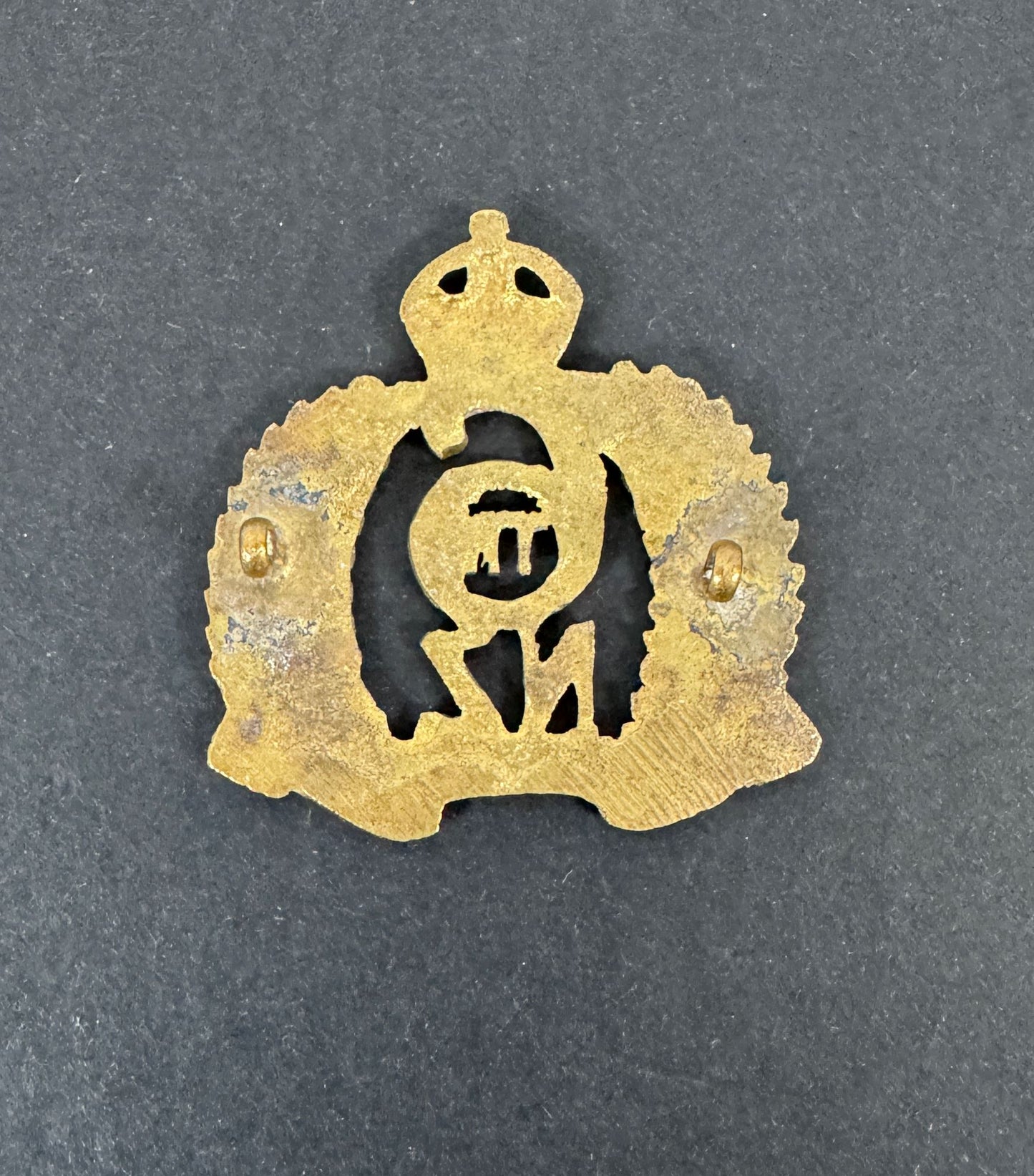 WW1 New Zealand 6th Manawatu Mounted Rifles Regiment Cap Badge – An original other ranks cap badge of the 6th Manawatu Mou...