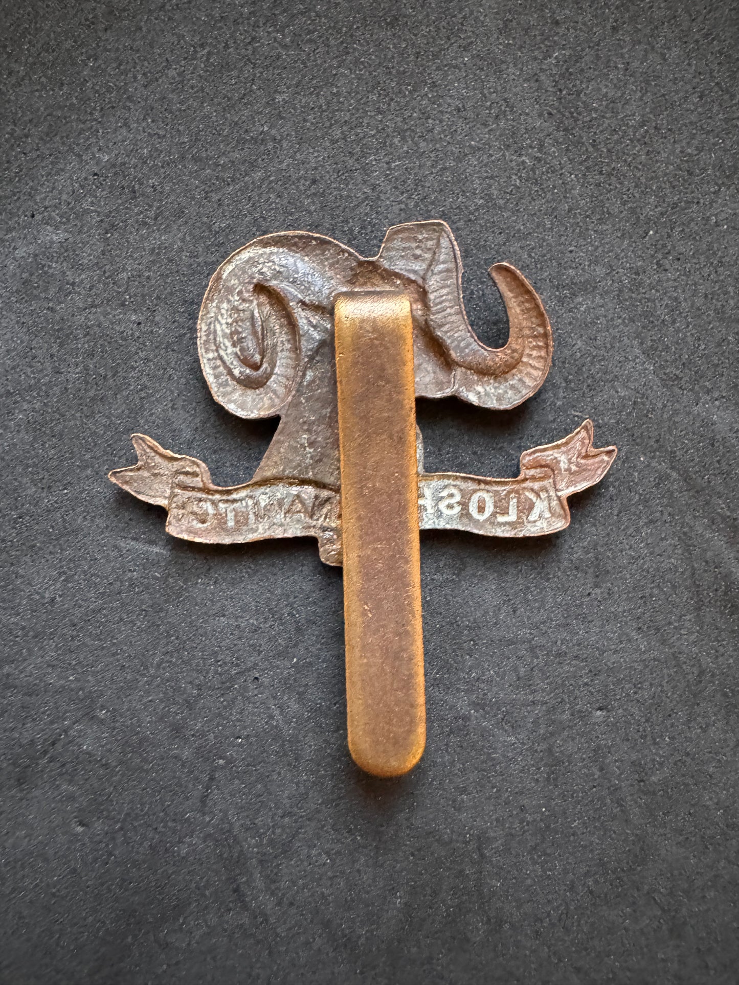 Photo 2 of WW2 Canadian Army Rocky Mountain Rangers Cap Badge - collectible militaria item