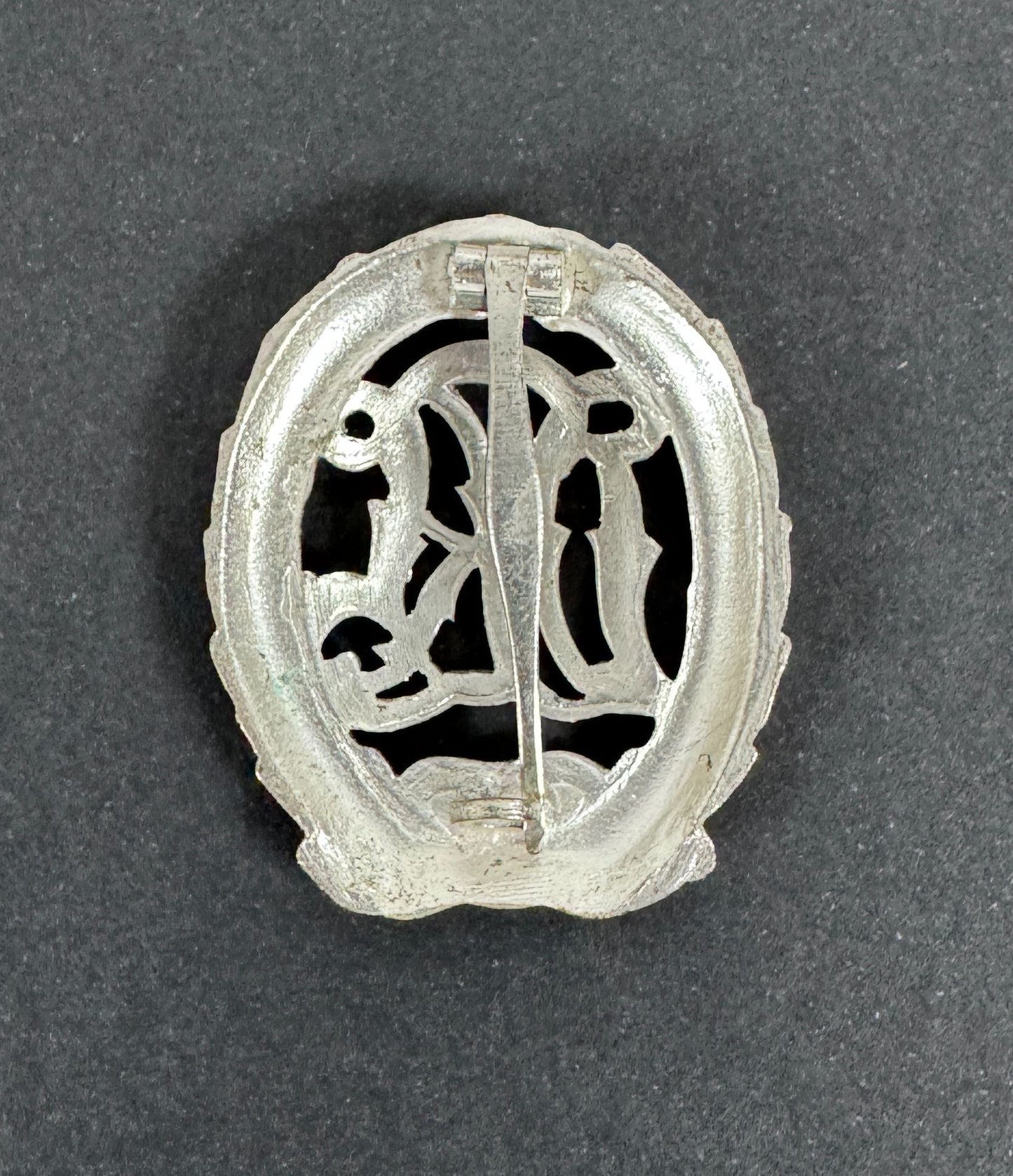 WW2 German DRL Sports Badge War Disabled Grade 1957 Version – An original and rare DRL Sports Badge for War Disabled. 1957...