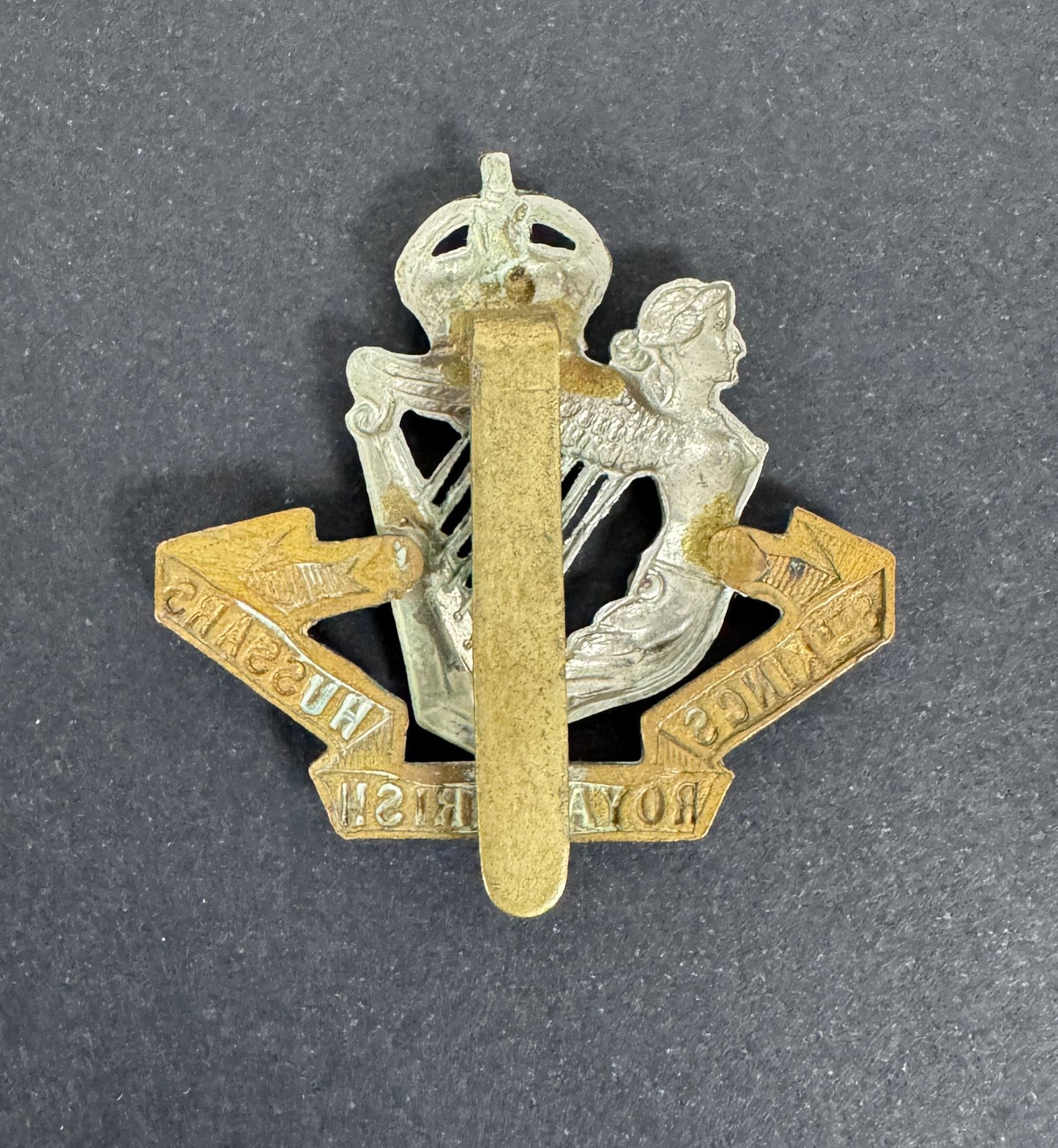 WW1 British Army 8th King's Royal Irish Hussars Cavalry Cap Badge