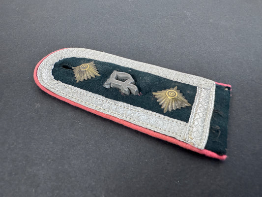 German army panzer tank officer's shoulder strap. side view of pink waffenfarbe trim.