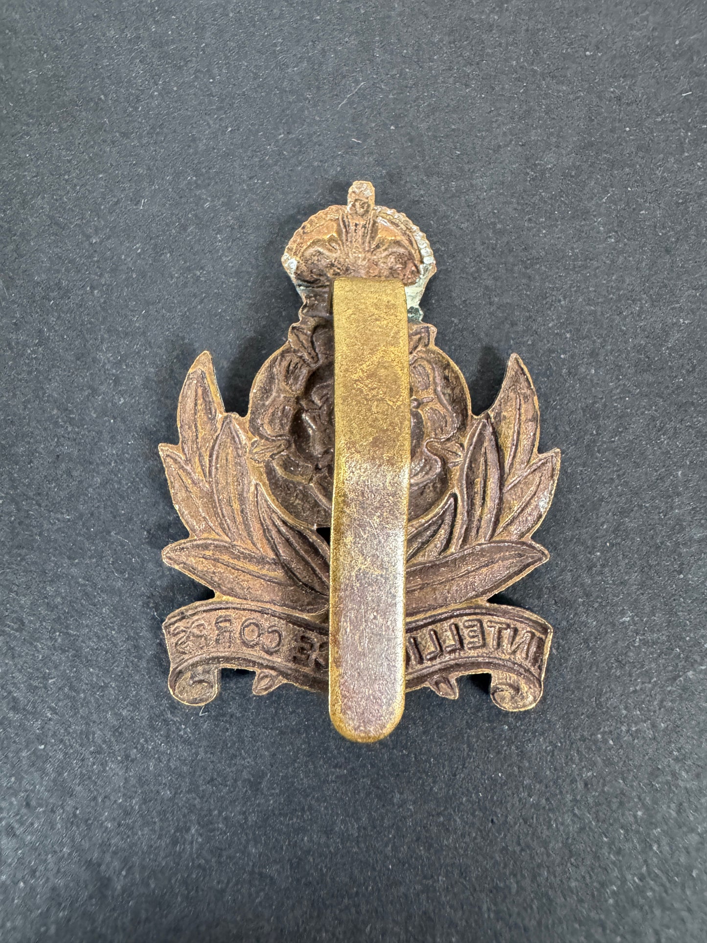 WW2 British Army Intelligence Corps Other Ranks Cap Badge