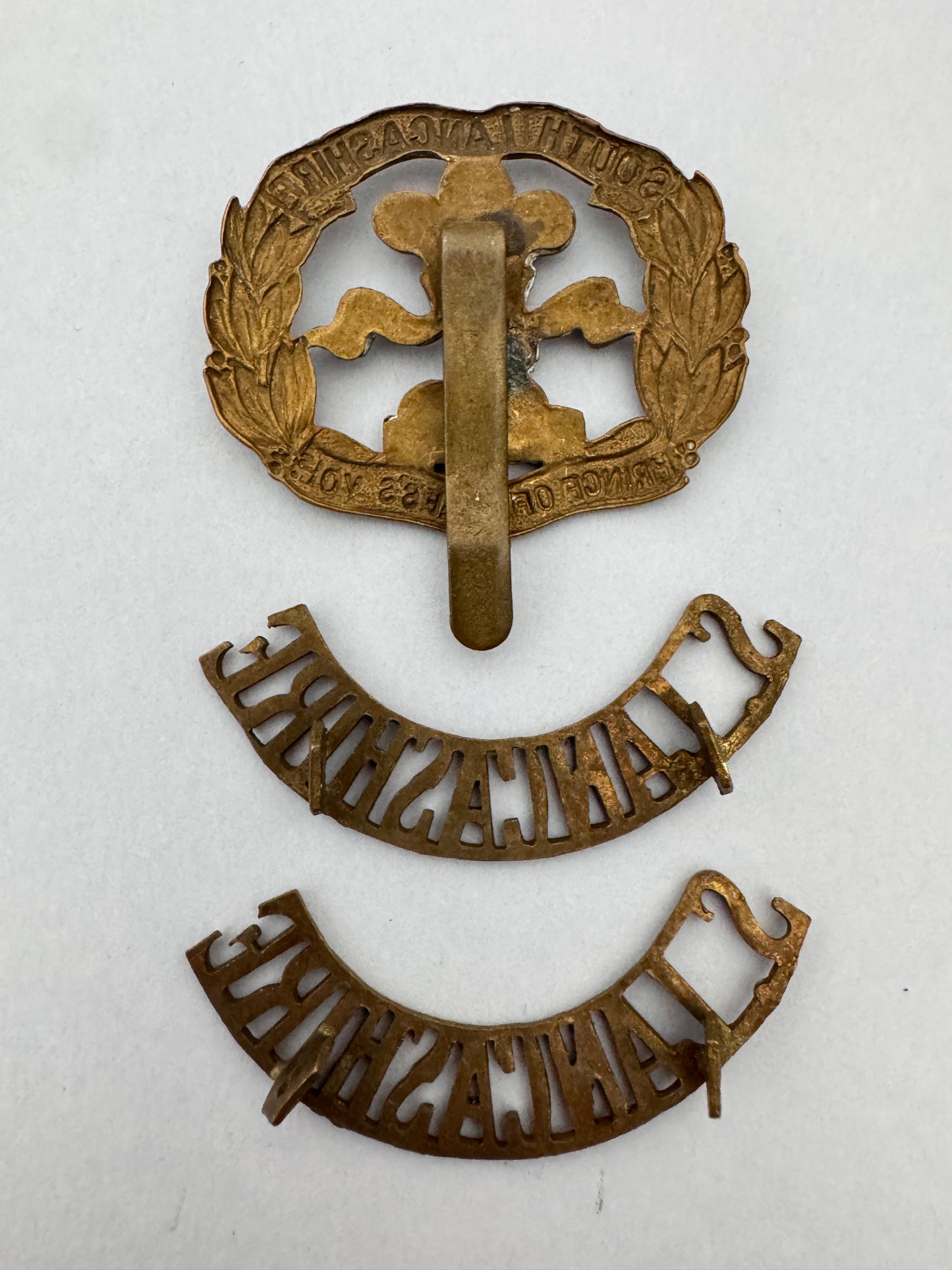 WW1 British Army South Lancashire Regiment Cap Badge & Shoulder Titles Set