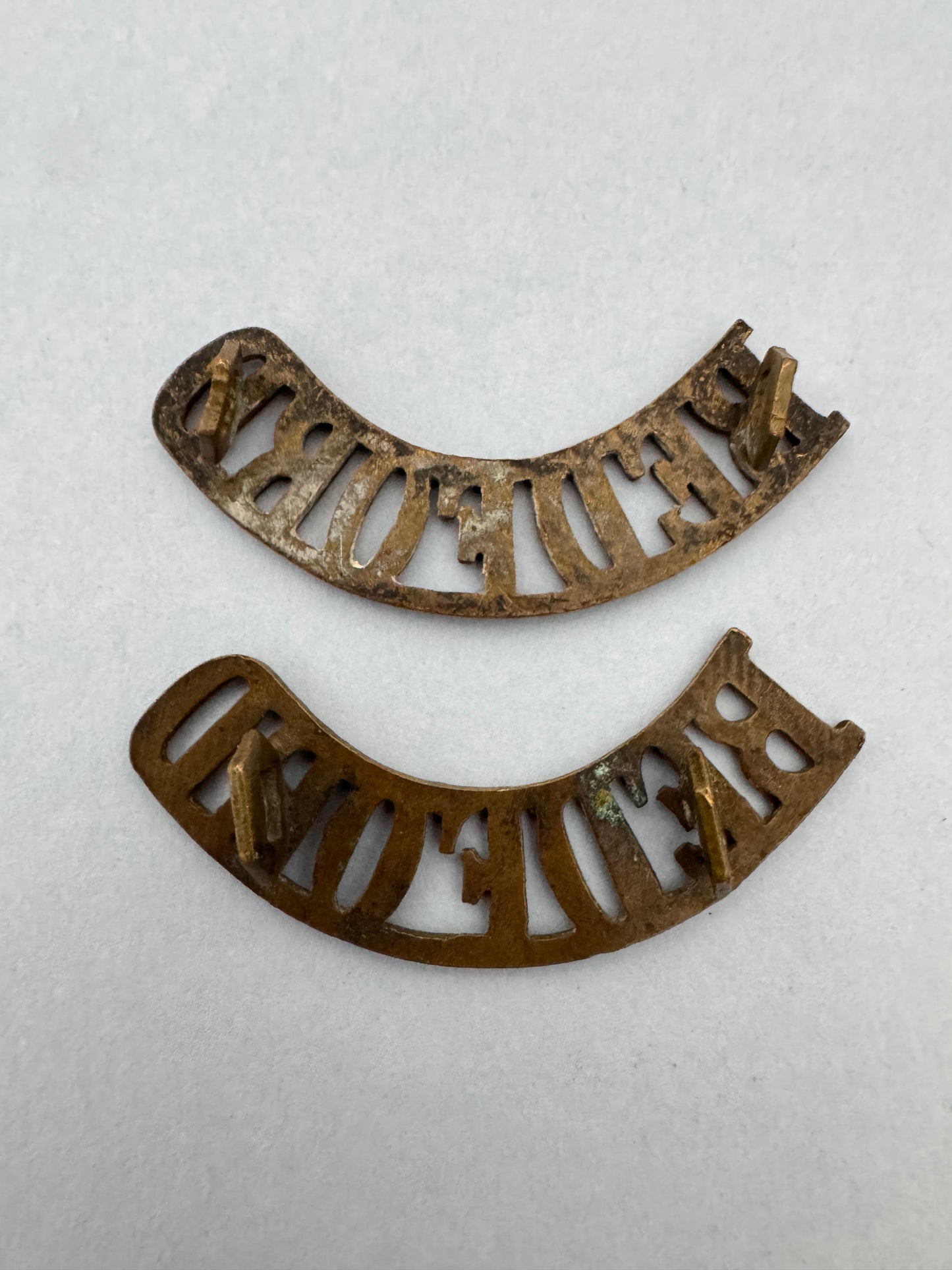 WW1 British Army Bedfordshire & Hertfordshire Regiment Shoulder Title Badges