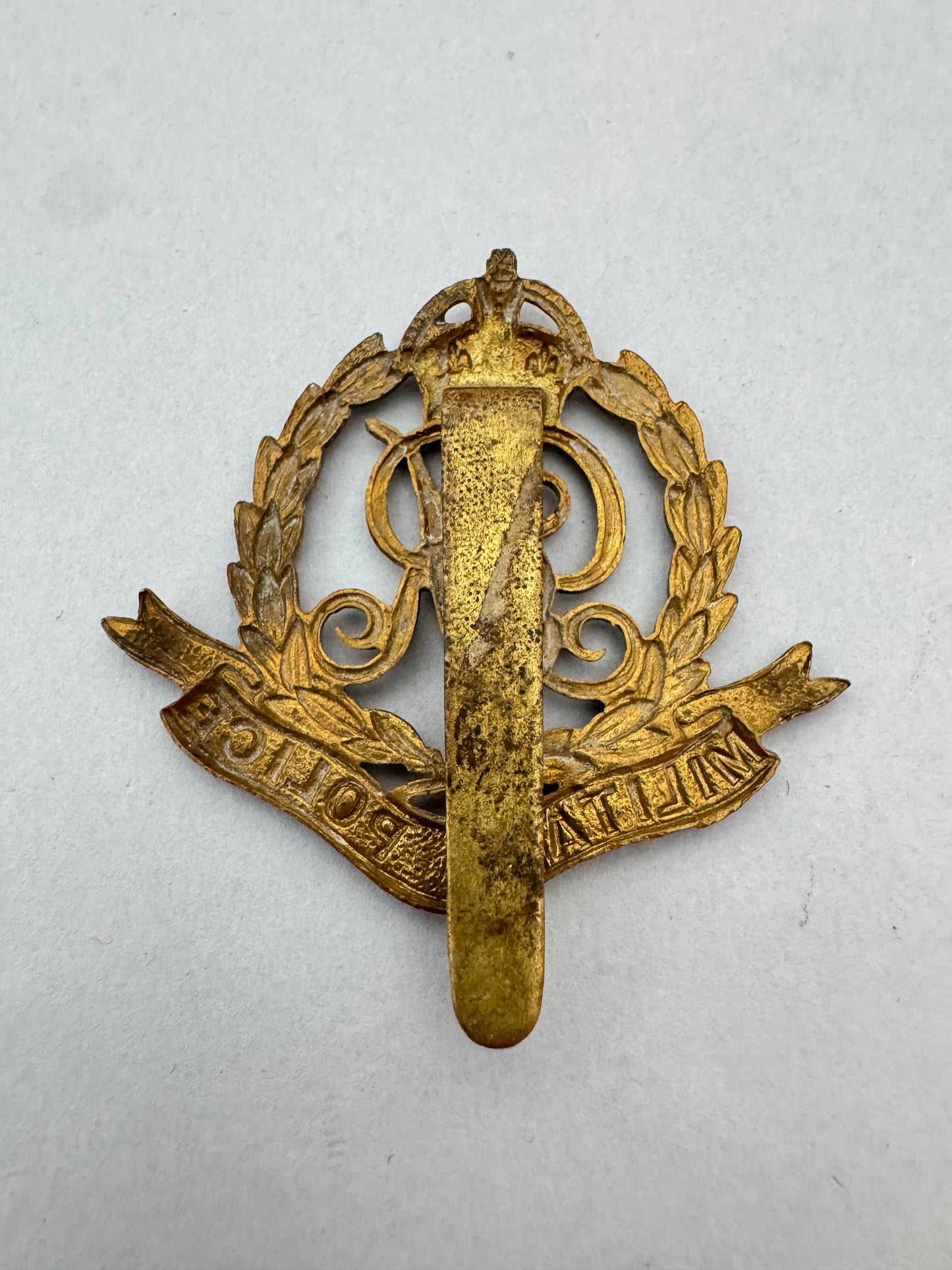WW1 British Army Military Police (MP) Cap Badge GRV