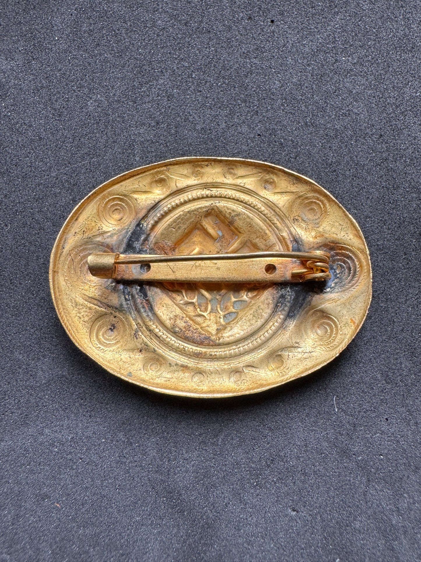 Photo 3 of Third Reich RADwj Labour Service Of Female Youth Badge - collectible militaria item